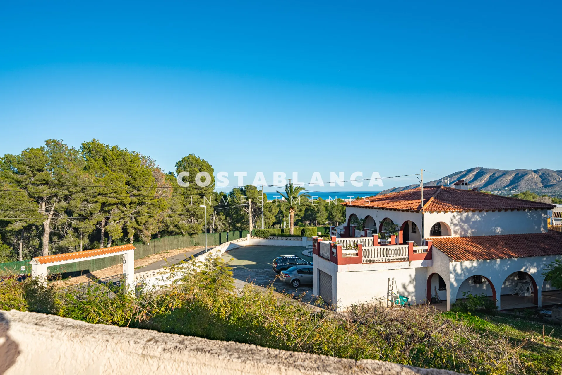 Vila independentă bine situată cu piscină de vânzare în La Nucia.