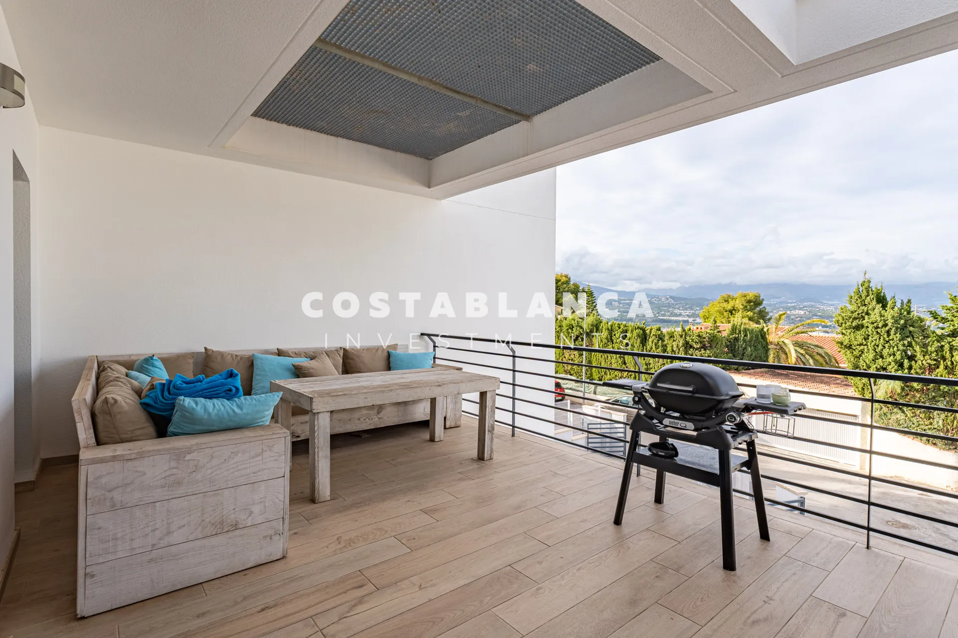 Exclusive - Modern duplex for sale in Albir