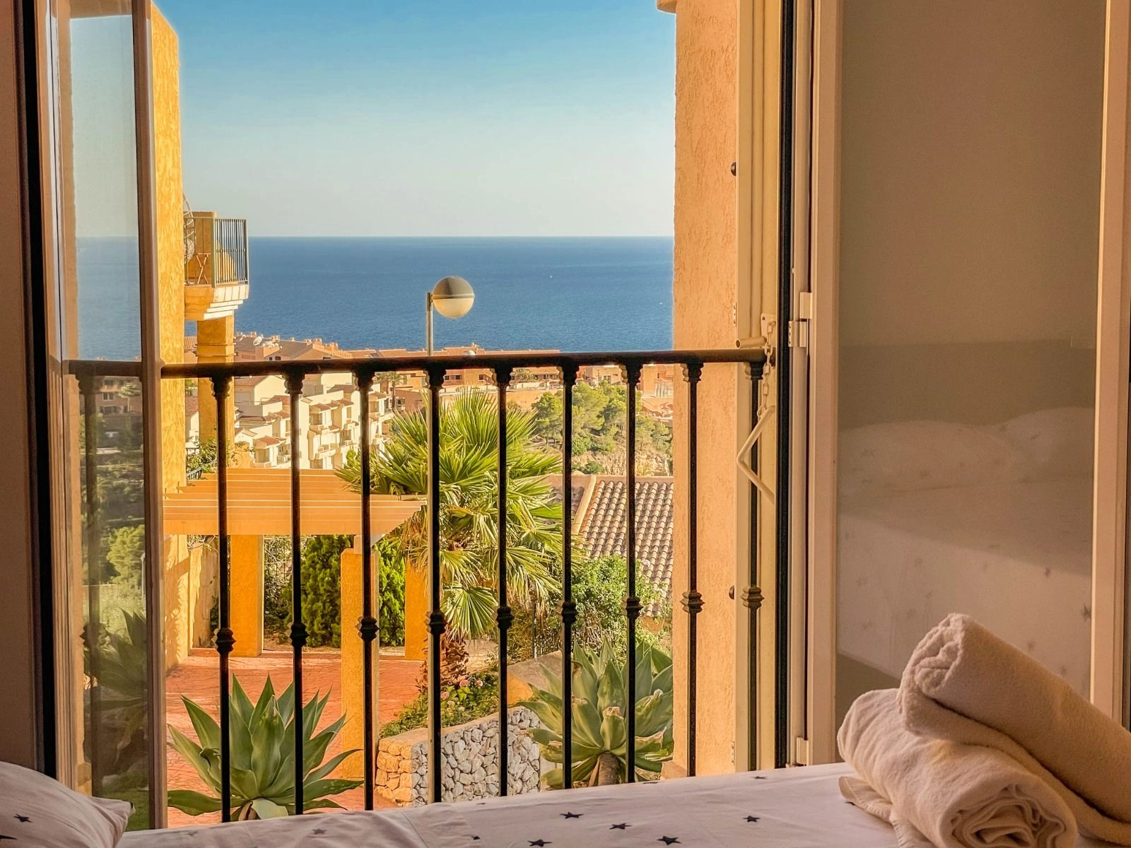 Vila elegantă de coastă cu vedere la mare și la munte de vânzare în Altea
