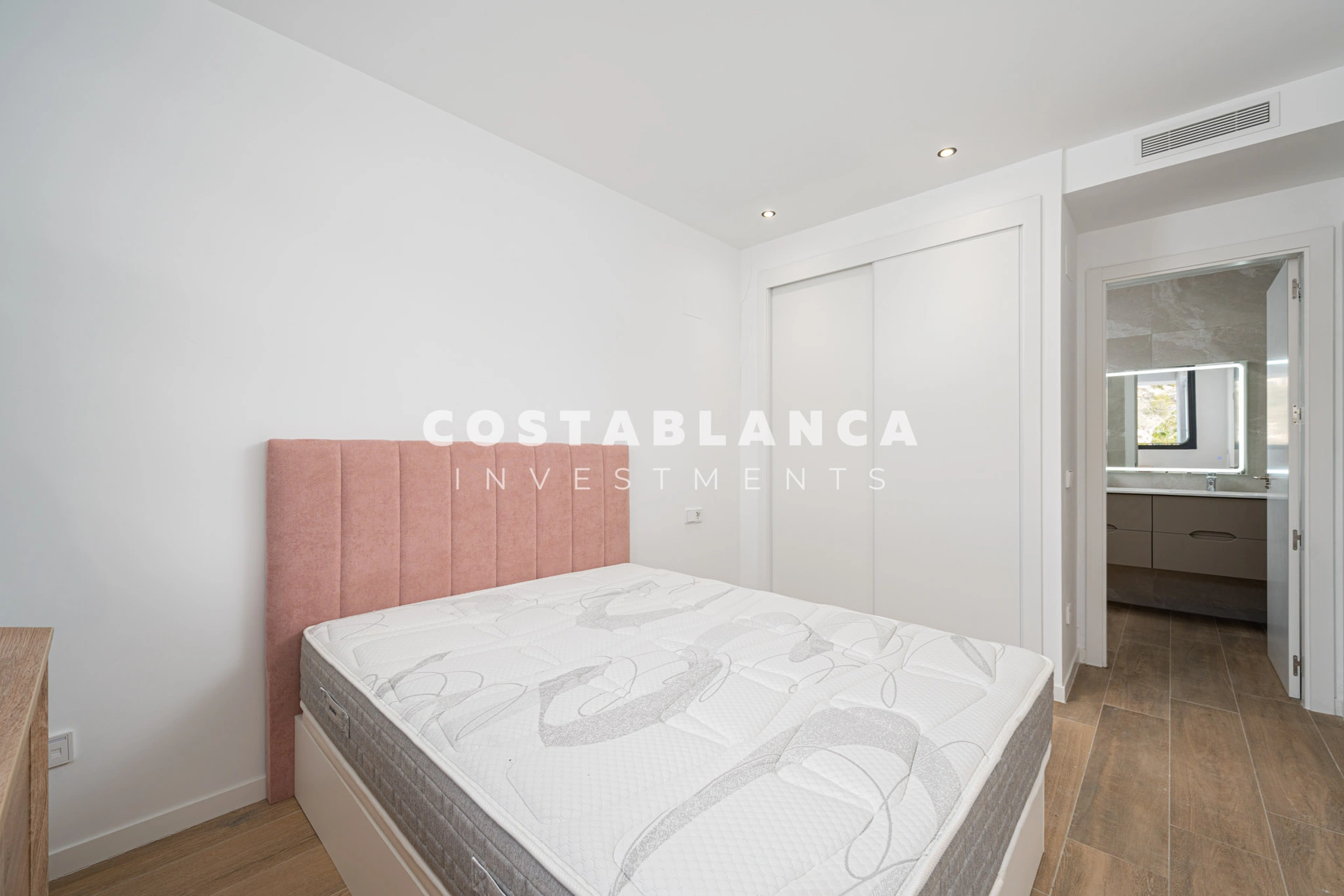 Apartamento de lujo contemporáneo con terraza y vistas en venta en Finestrat