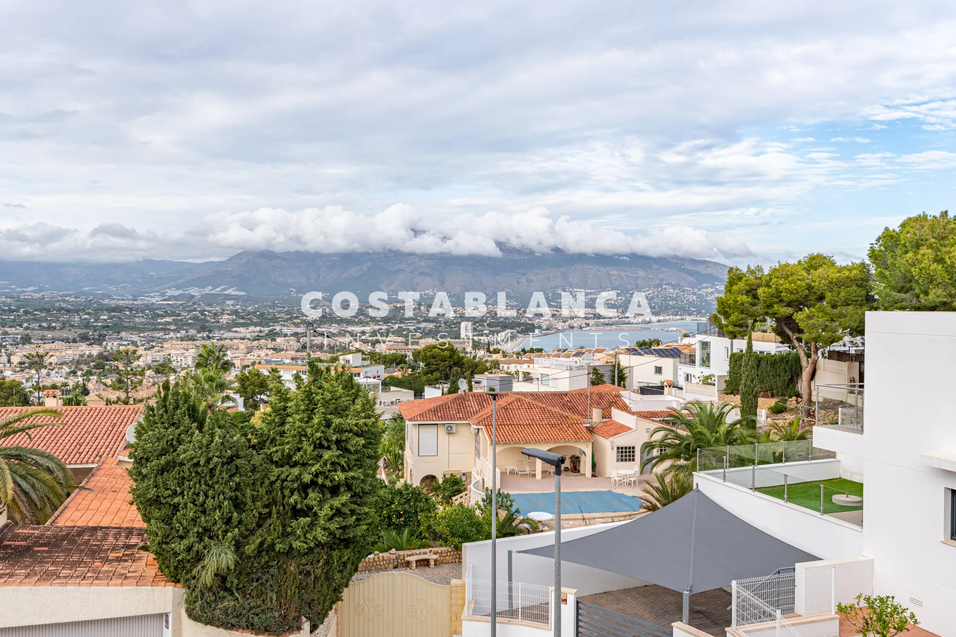 Exclusive - Modern duplex for sale in Albir