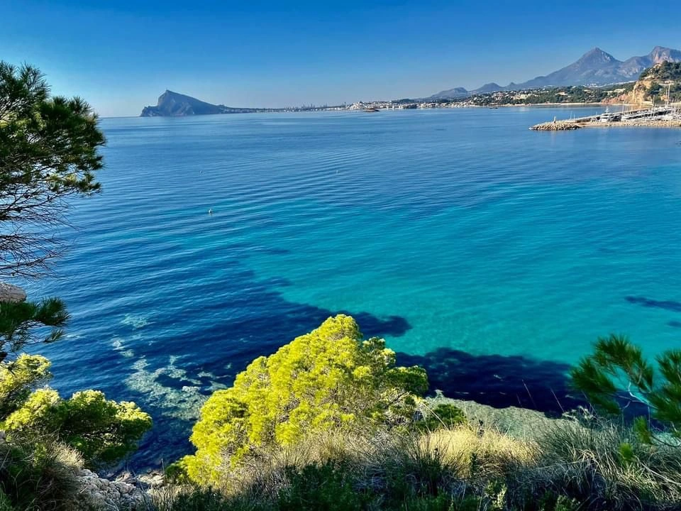 Vila elegantă de coastă cu vedere la mare și la munte de vânzare în Altea