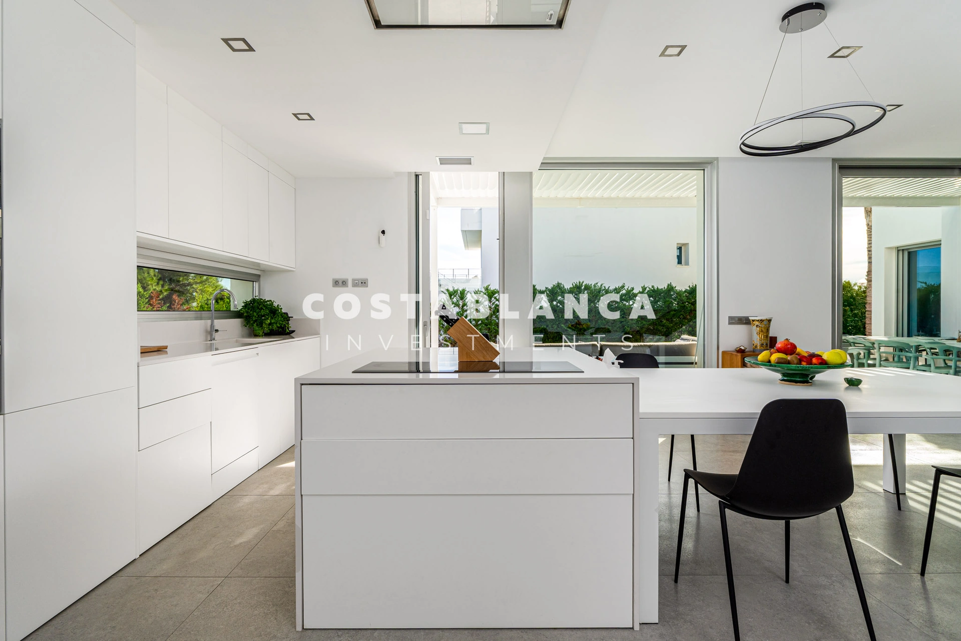 Modern Mediterranean Villa with Private Pool and High-End Finishes for Sale in Finestrat