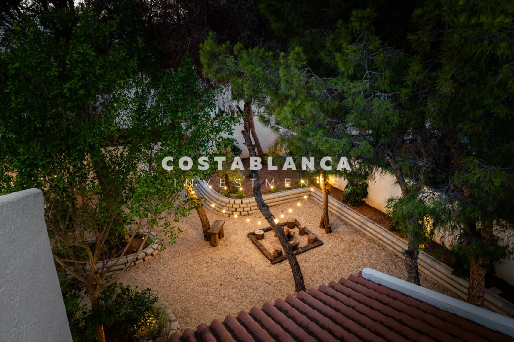 Vila modernă ibiziană cu piscină privată și terasă pe acoperiș în Altea
