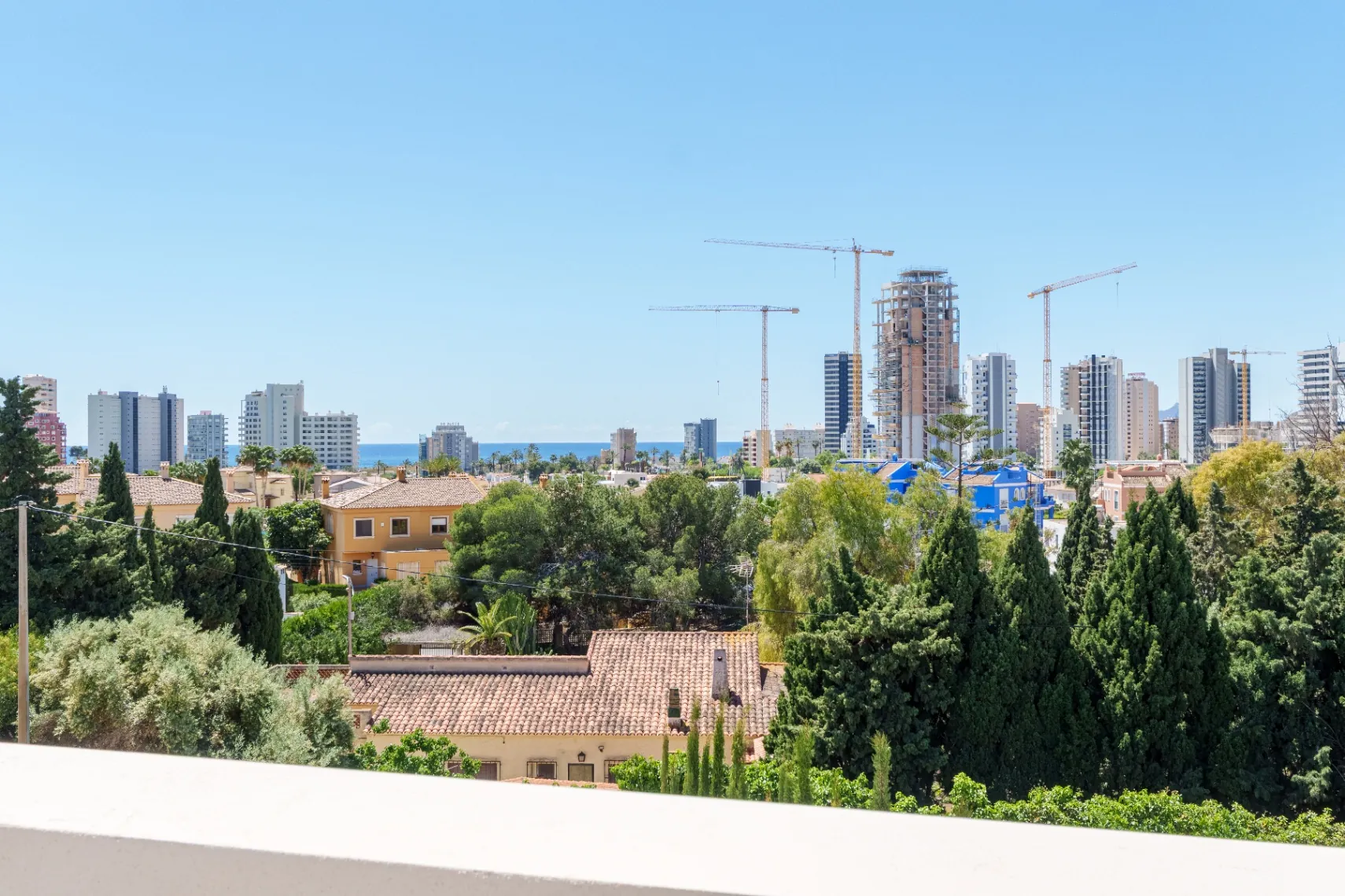 Vila Modernă Orientată Spre Sud de Vânzare în Calpe cu Vederi la Mare și la Peñón de Ifach – Nouă Construcție 2025