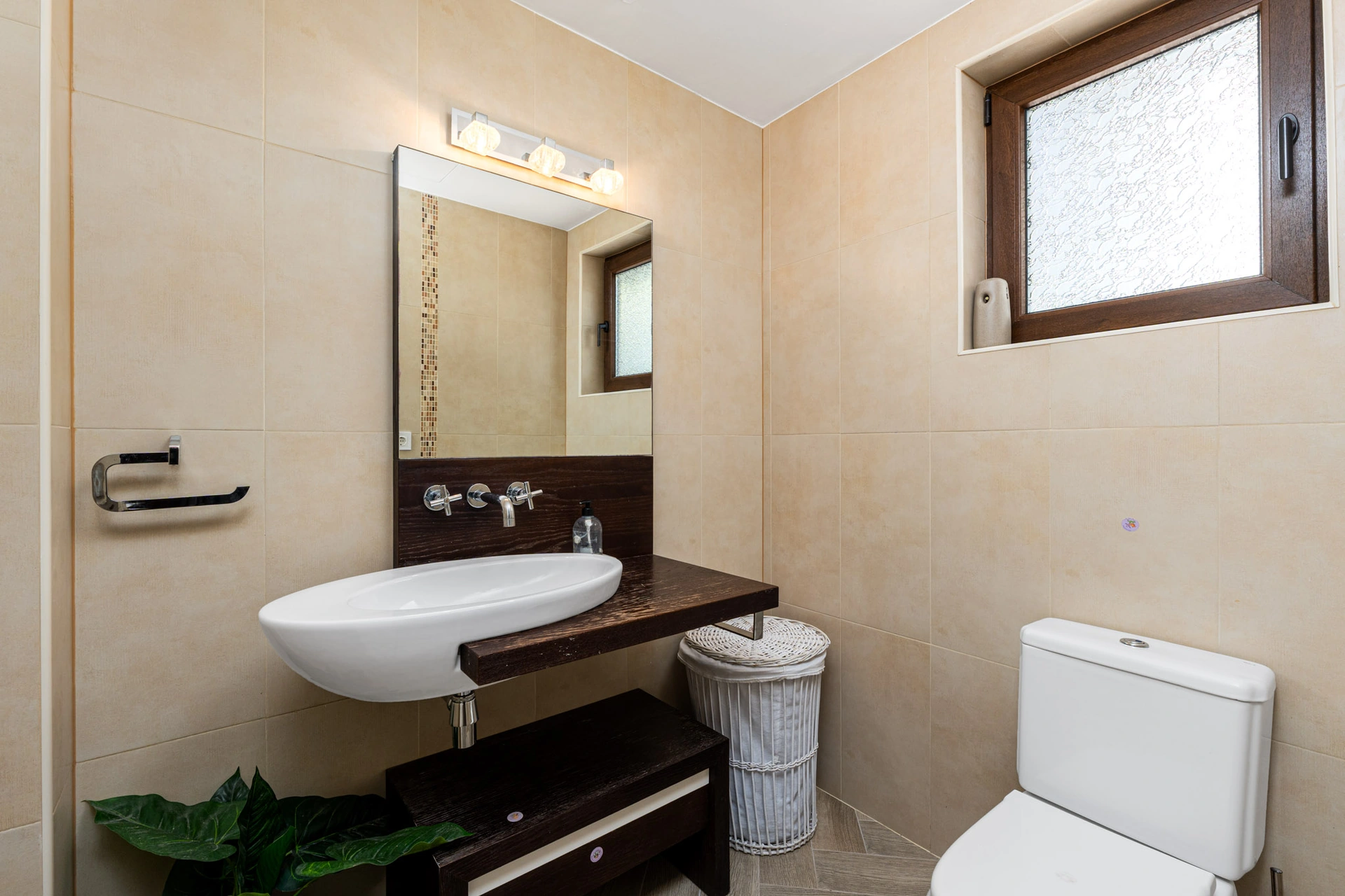 Renovated Mediterranean villa for sale with sea views in Sierra Cortina, Finestrat.