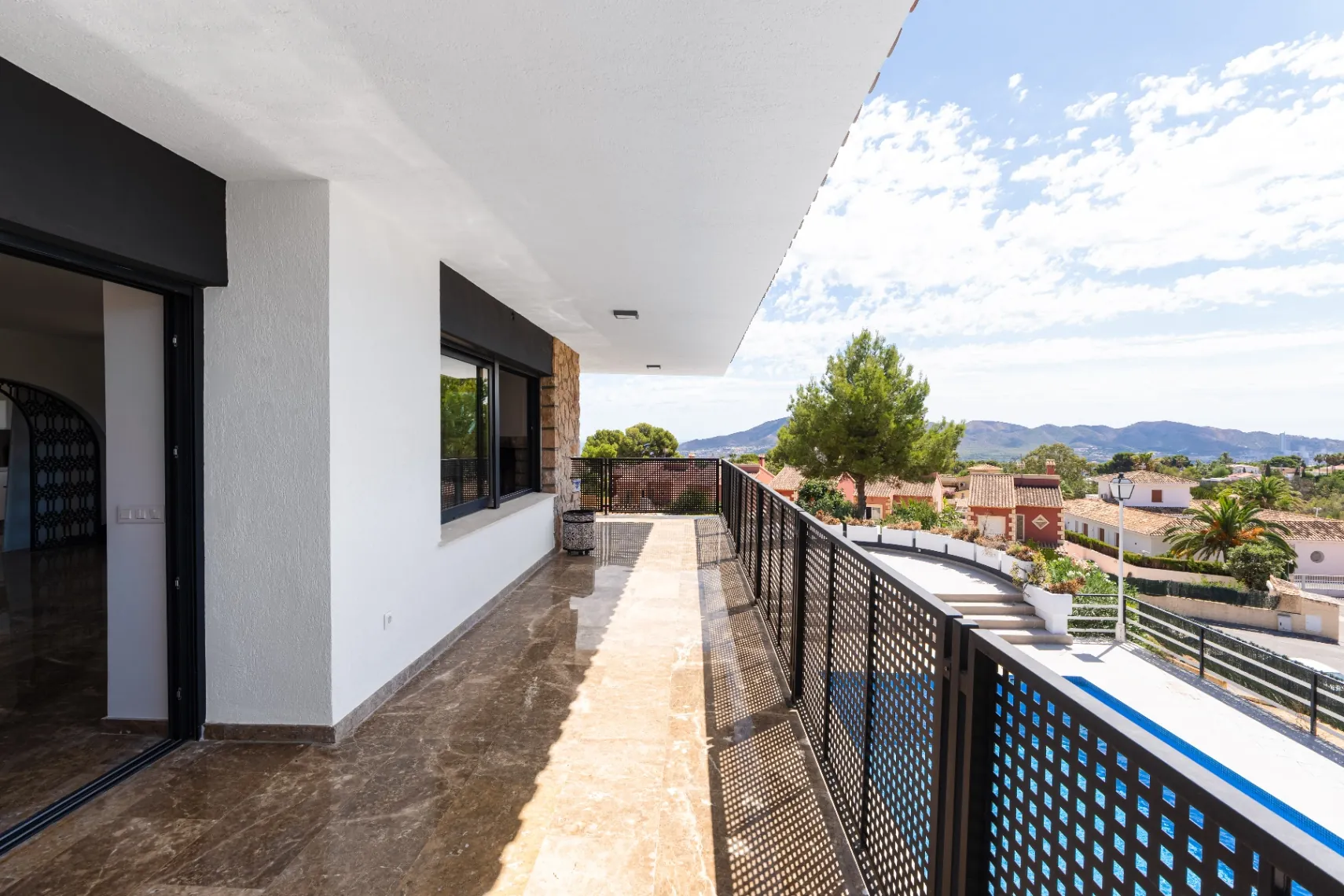 Modern and spacious villa for sale in La Nucía with large land and views.