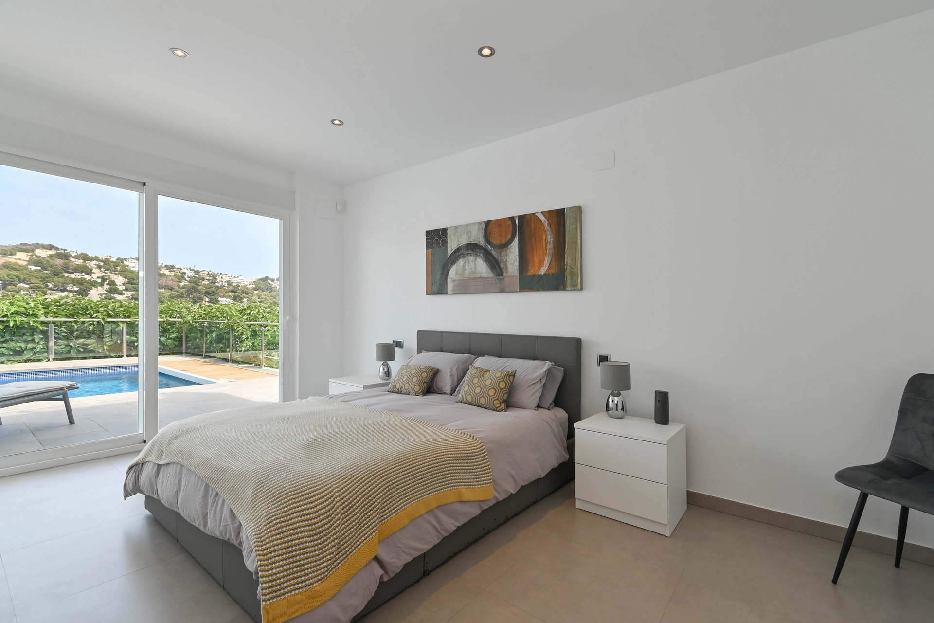 Vila contemporană cu piscină și jacuzzi de vânzare în Moraira