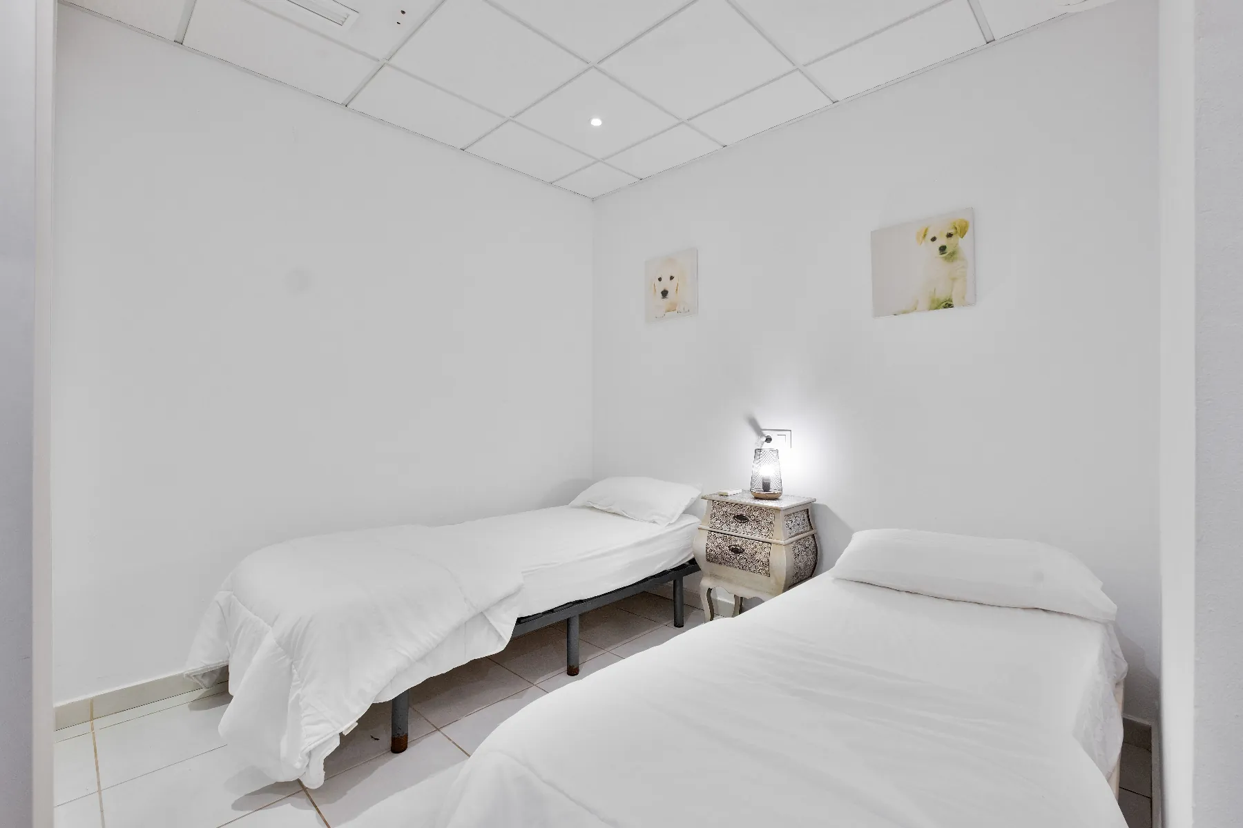 Vila spațioasă cu 10 camere de vânzare în Moraira, cu piscină privată și grădină.