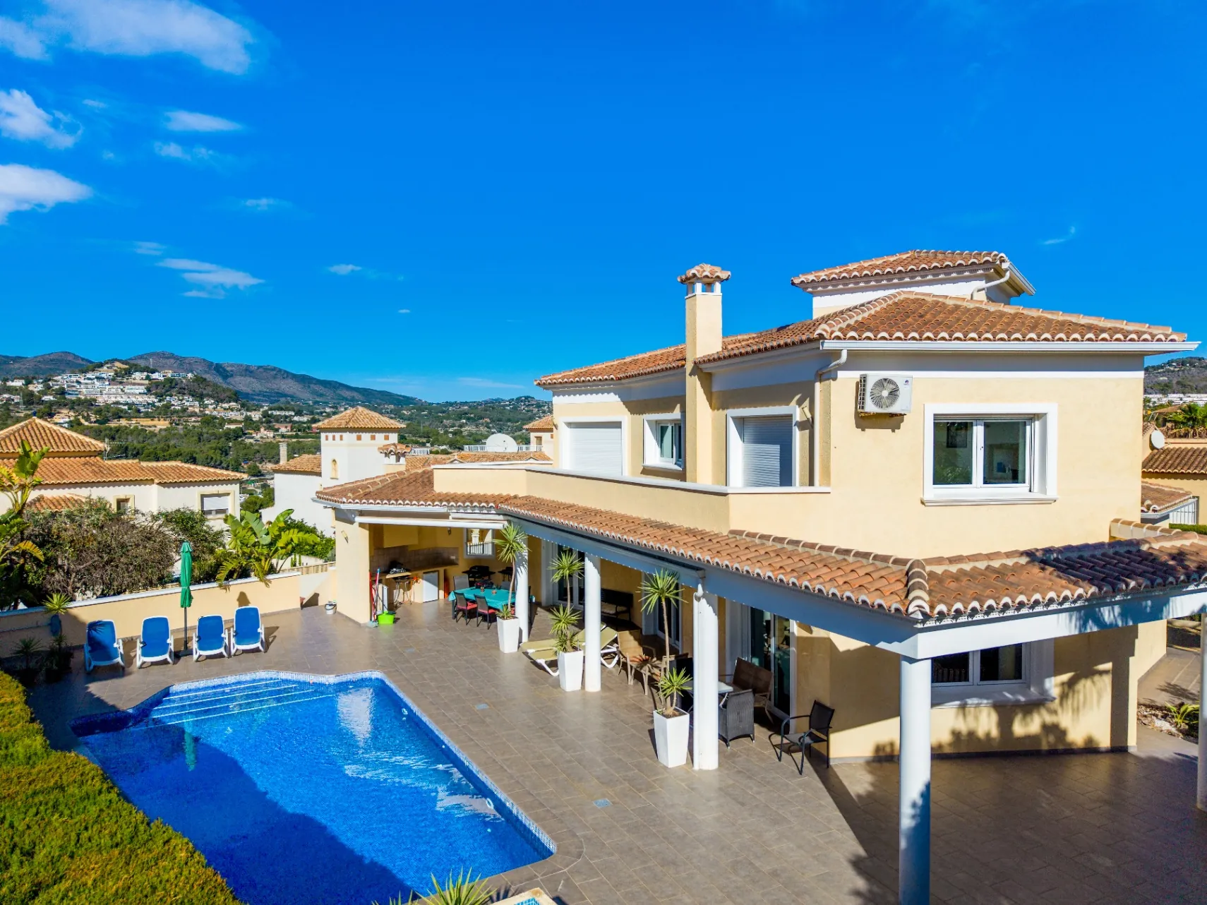 Vilă modernă aproape de plaje și servicii de vânzare în Calpe