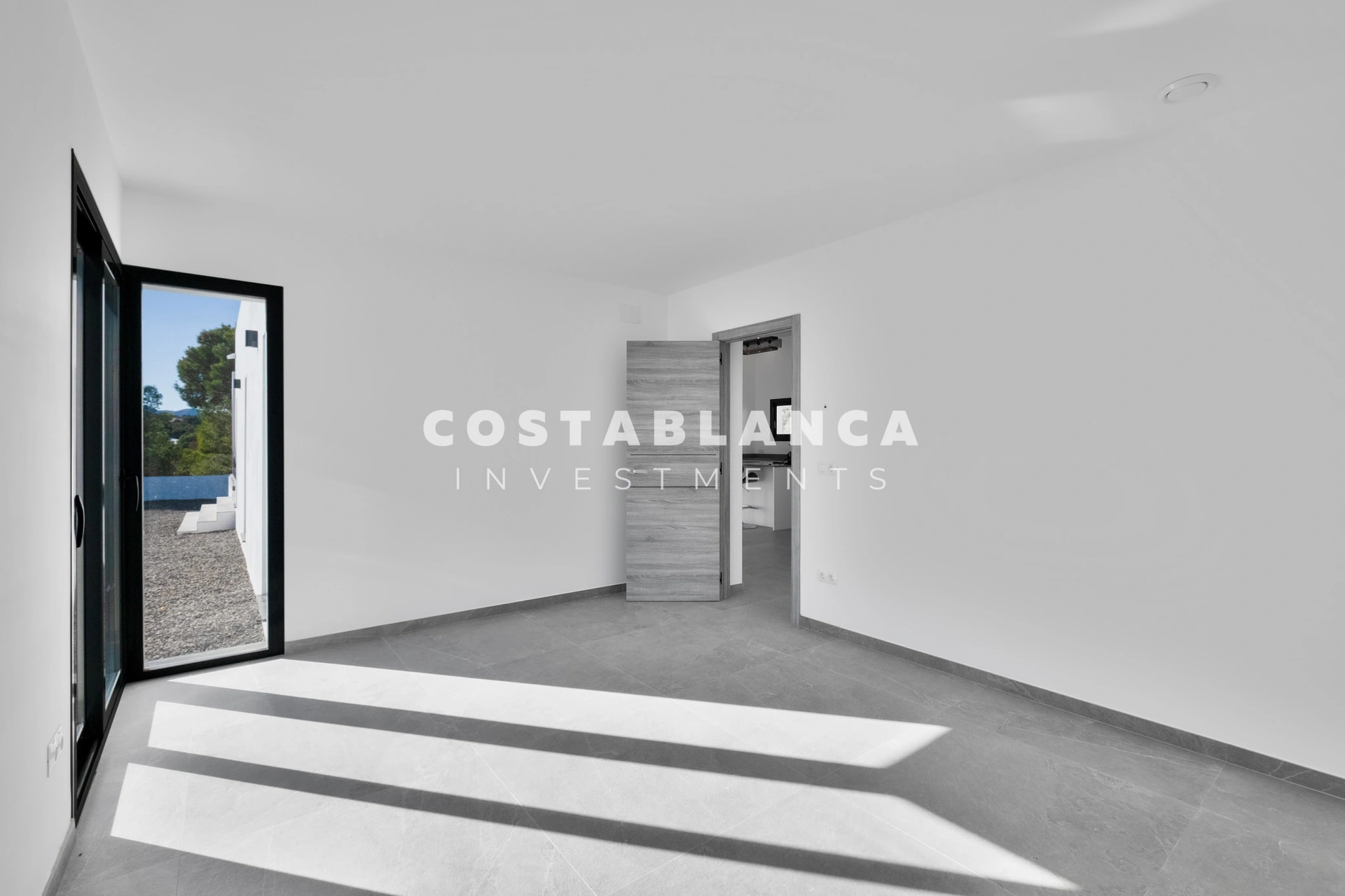 Vila Nouă Modernă în La Nucía cu Vederi Deschise către Munte
