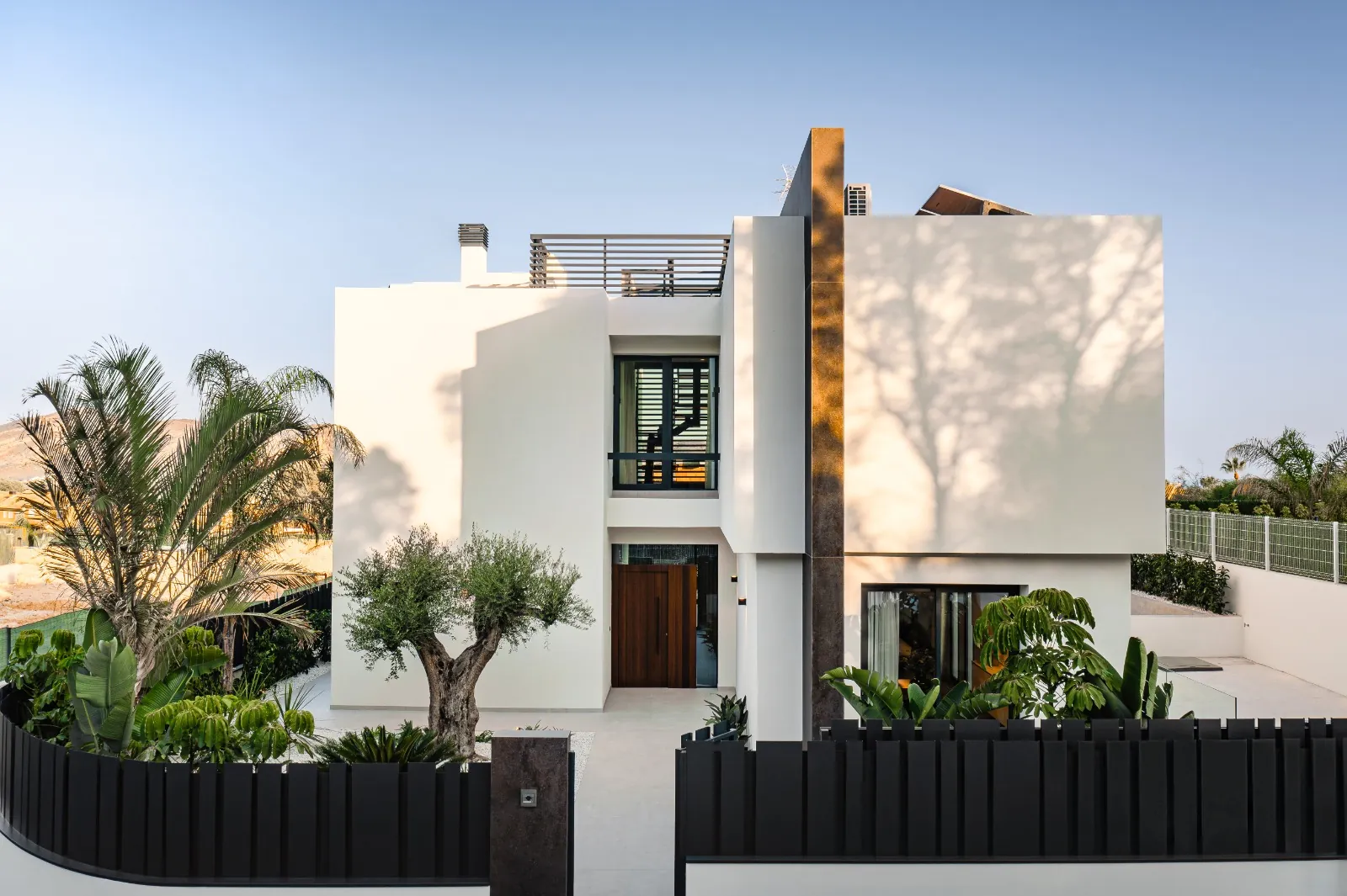 Modern new construction villa for sale in La Nucía with a pool.