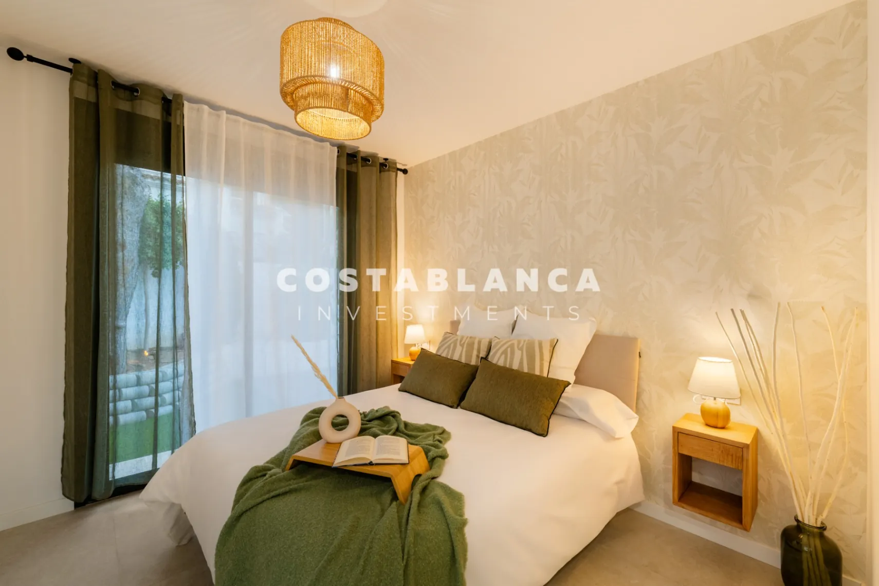 Vila modernă ibiziană cu piscină privată și terasă pe acoperiș în Altea