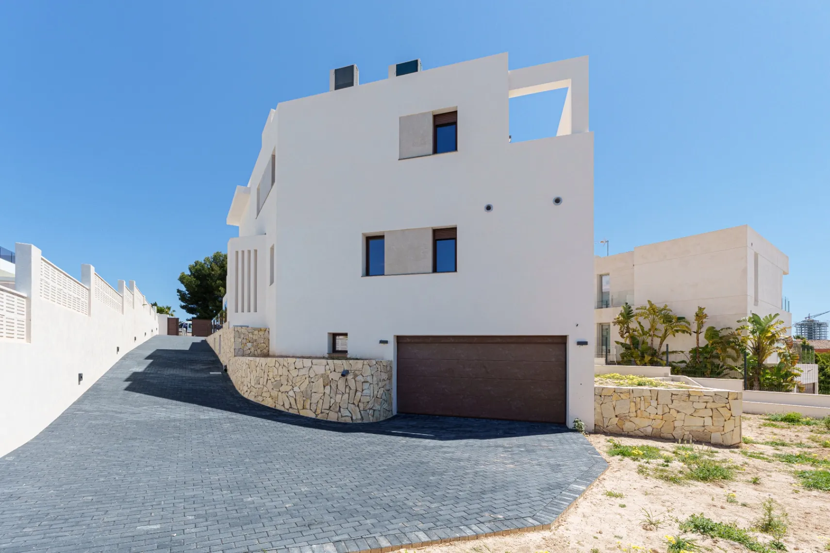Vila Modernă Orientată Spre Sud de Vânzare în Calpe cu Vederi la Mare și la Peñón de Ifach – Nouă Construcție 2025