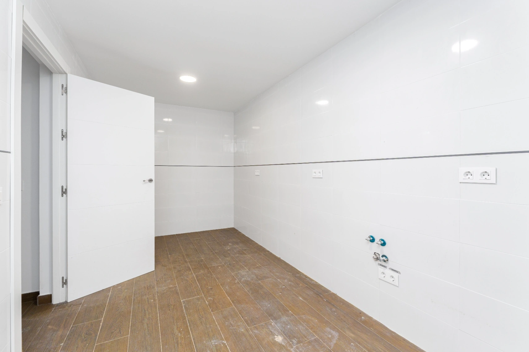 Modern and spacious villa for sale in La Nucía with large land and views.
