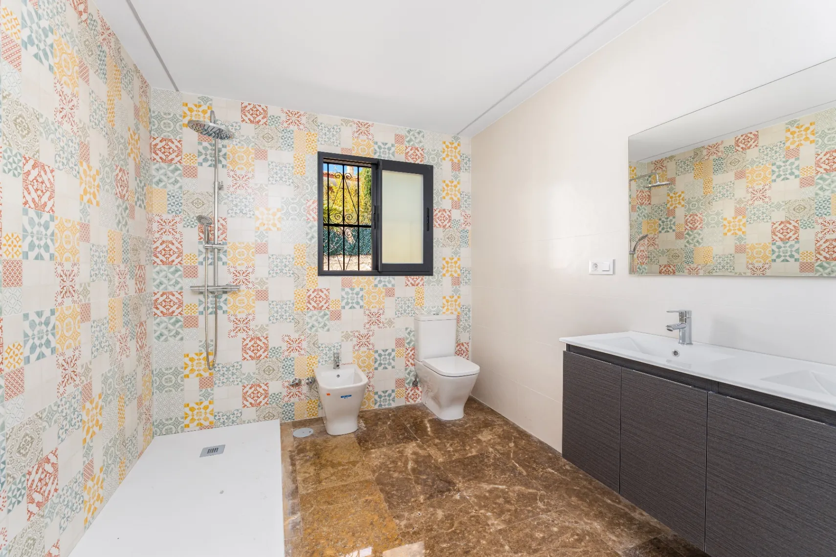 Modern and spacious villa for sale in La Nucía with large land and views.