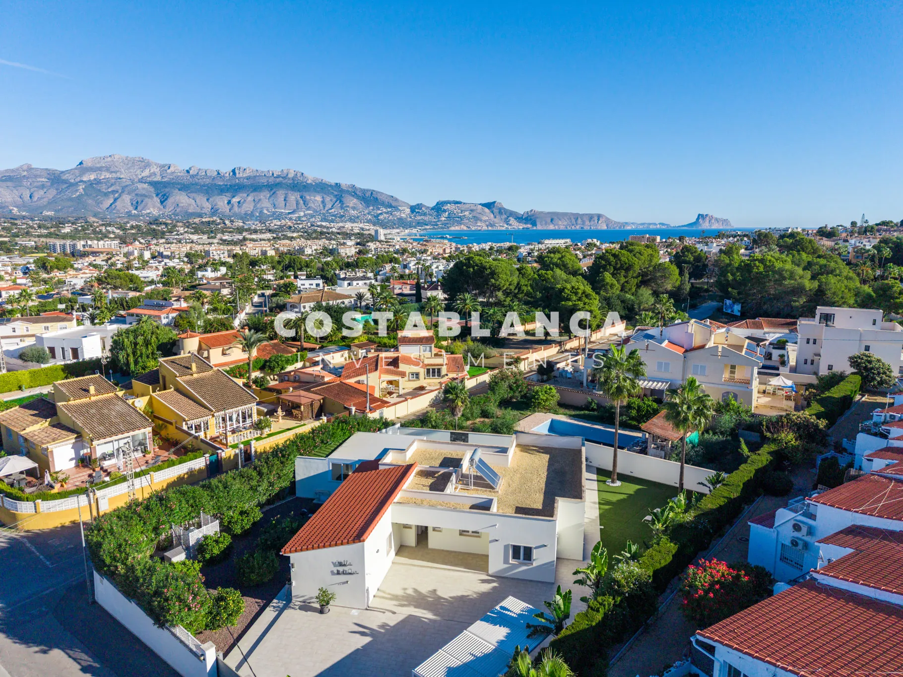 Vila impresionantă, gata de mutat, în Albir, de vânzare.