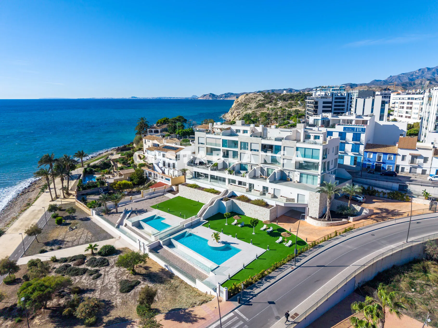 Exceptional apartment on the front line of the Mediterranean with panoramic sea views for sale in Villajoyosa.