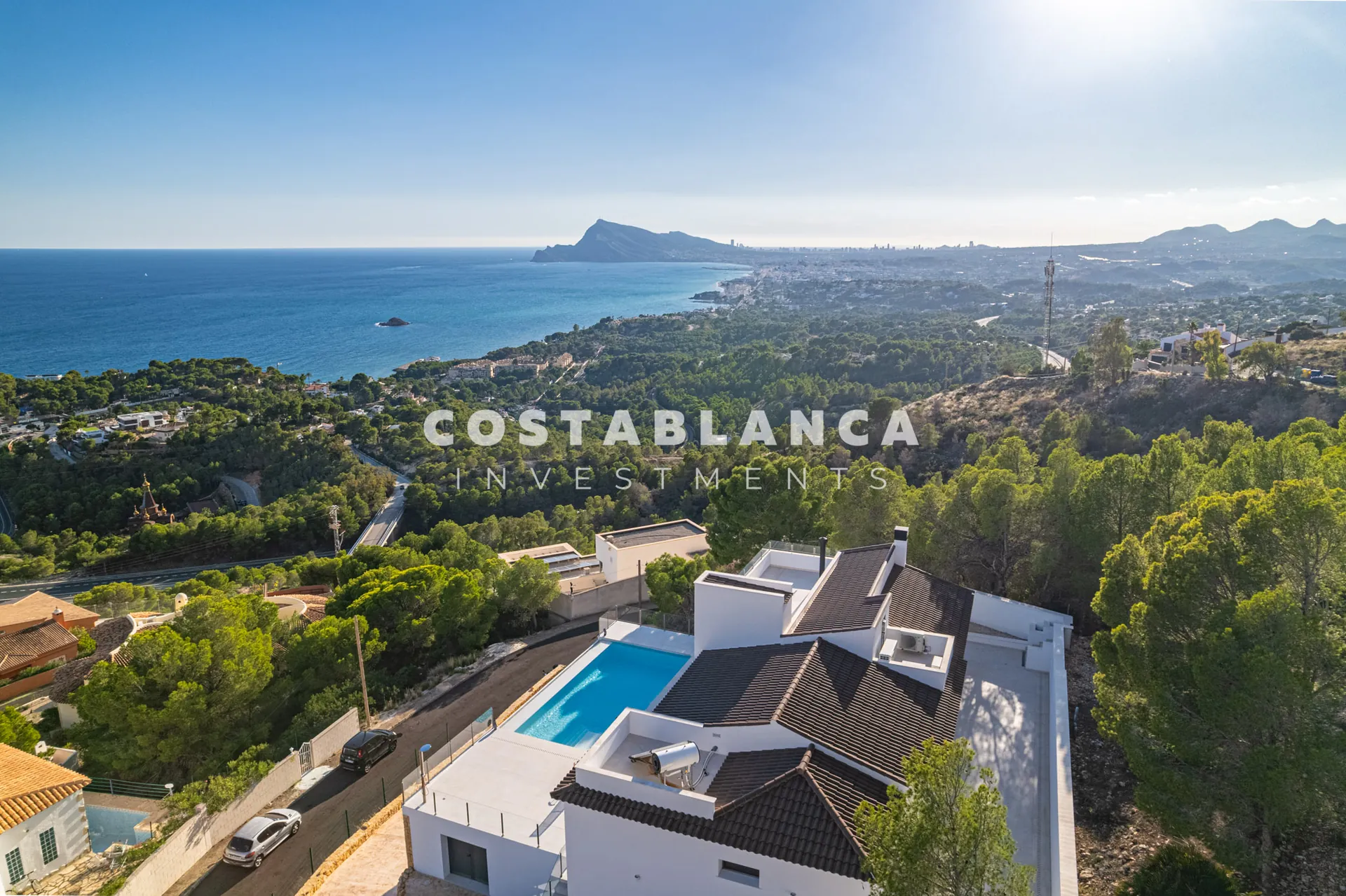 Vila de lux contemporană cu vederi panoramice la Mediterană de vânzare în Altea