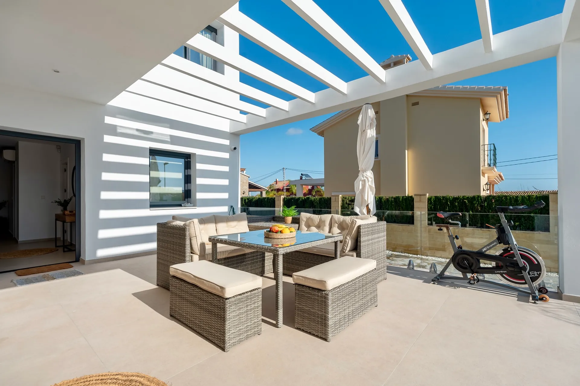 Modern new-build villa for sale in La Nucía with pool and garden.