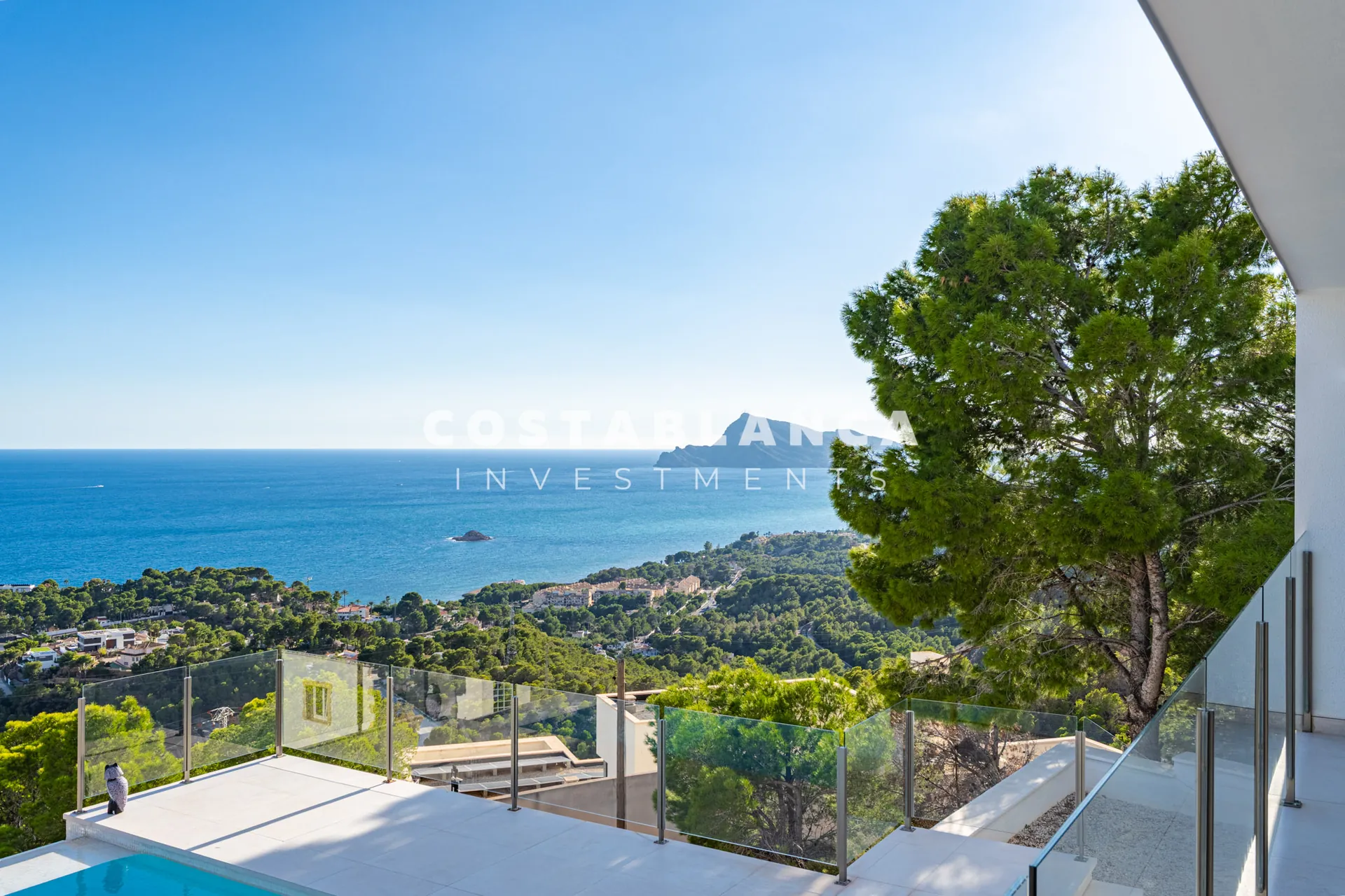 Vila de lux contemporană cu vederi panoramice la Mediterană de vânzare în Altea