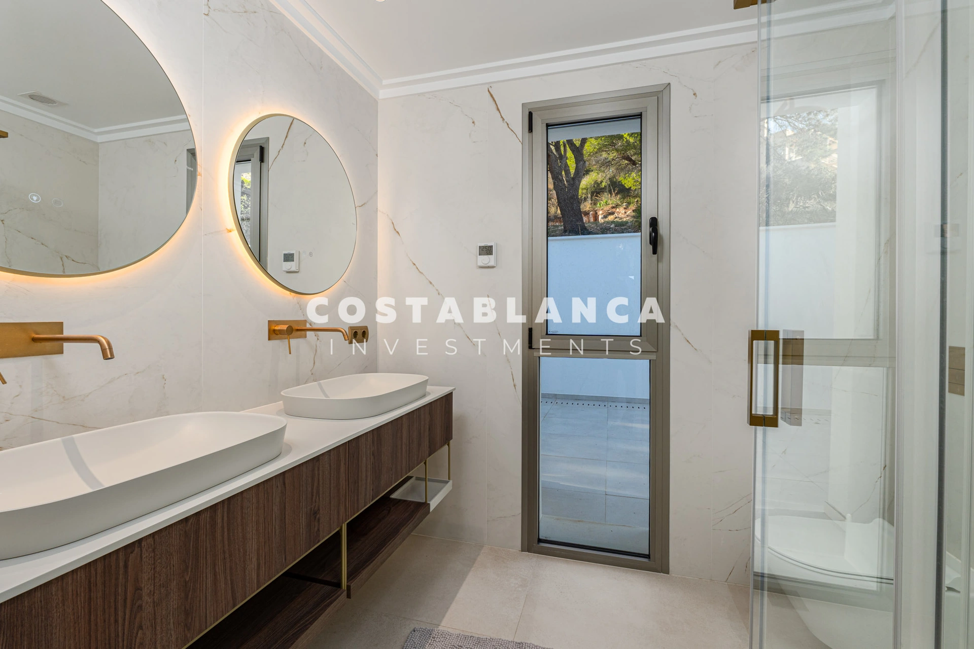 Vila de lux contemporană cu vederi panoramice la Mediterană de vânzare în Altea