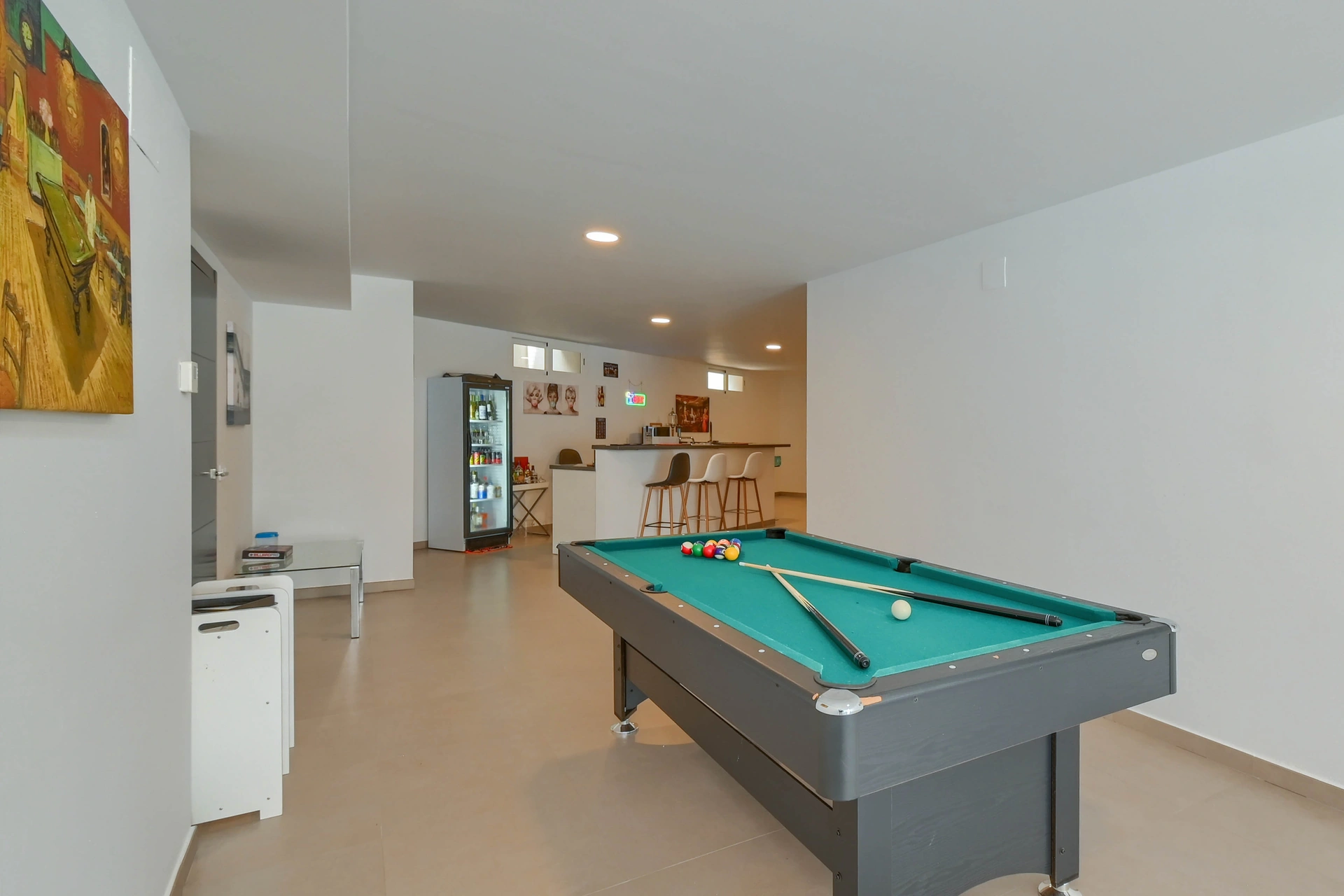 Vila contemporană cu piscină și jacuzzi de vânzare în Moraira