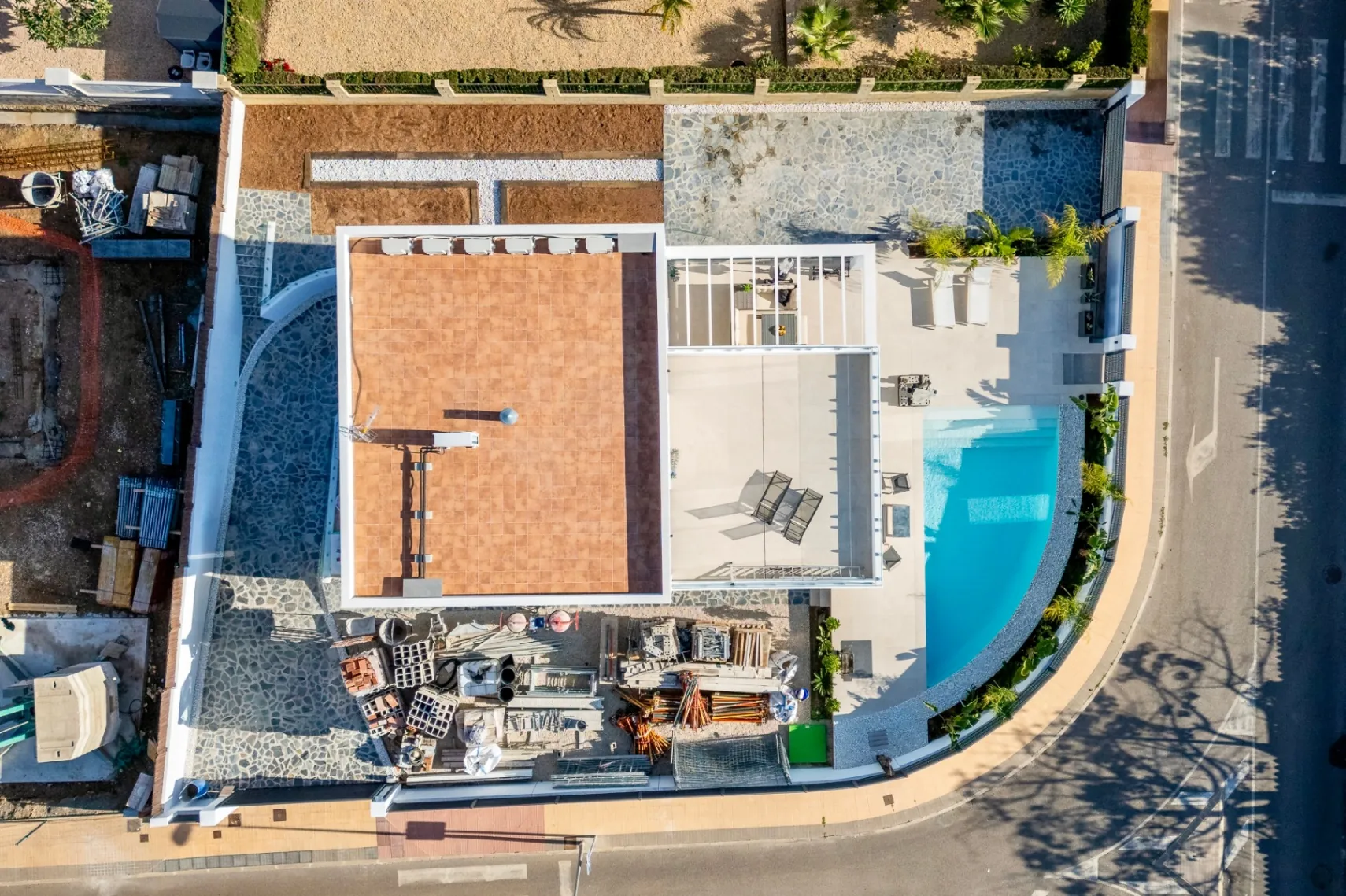 Modern new-build villa for sale in La Nucía with pool and garden.