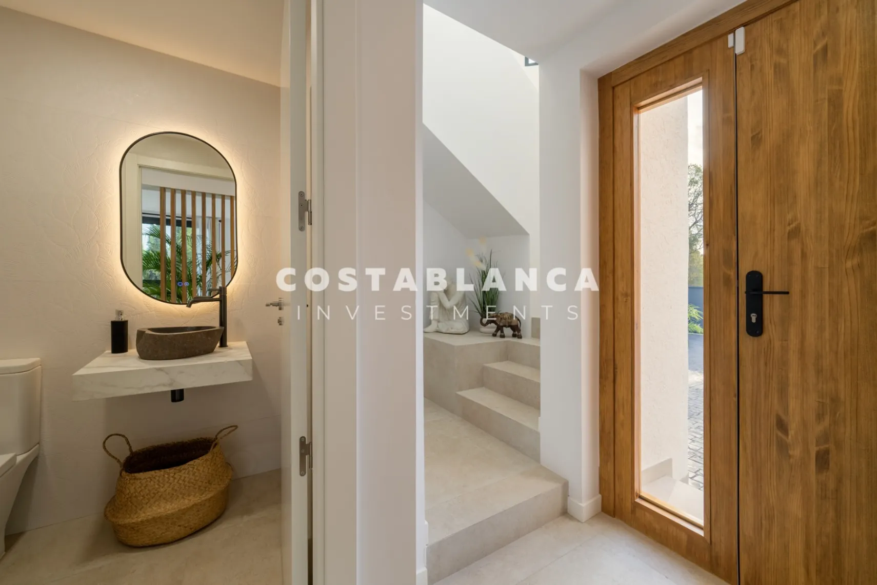 Vila modernă ibiziană cu piscină privată și terasă pe acoperiș în Altea