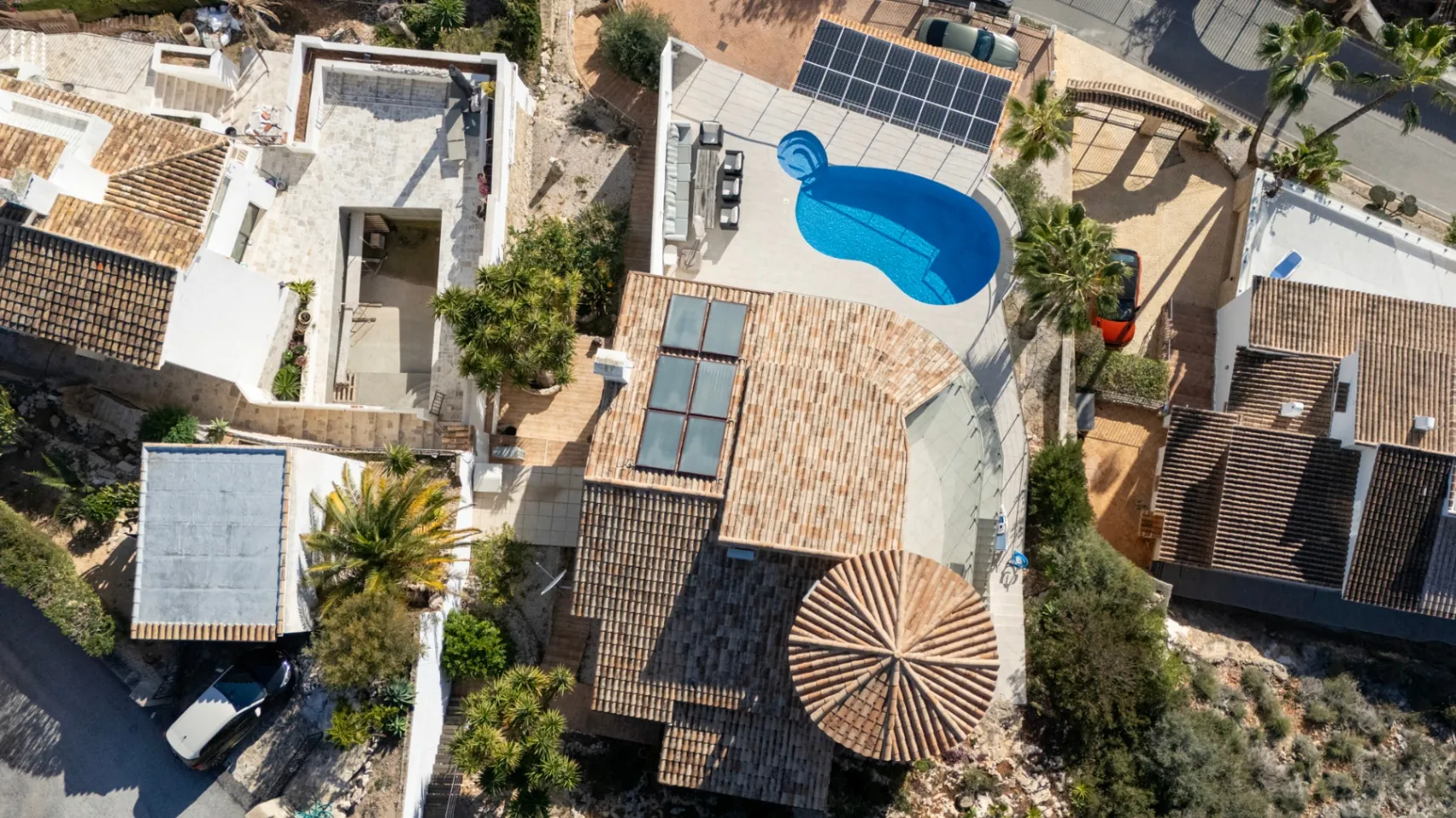 Vila de lux gata de mutat cu vederi panoramice la mare de vânzare în Moraira