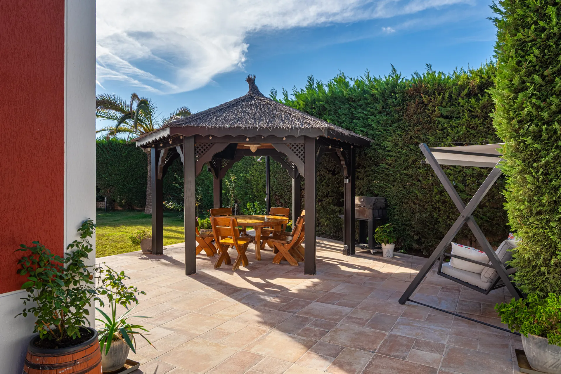 Renovated Mediterranean villa for sale with sea views in Sierra Cortina, Finestrat.