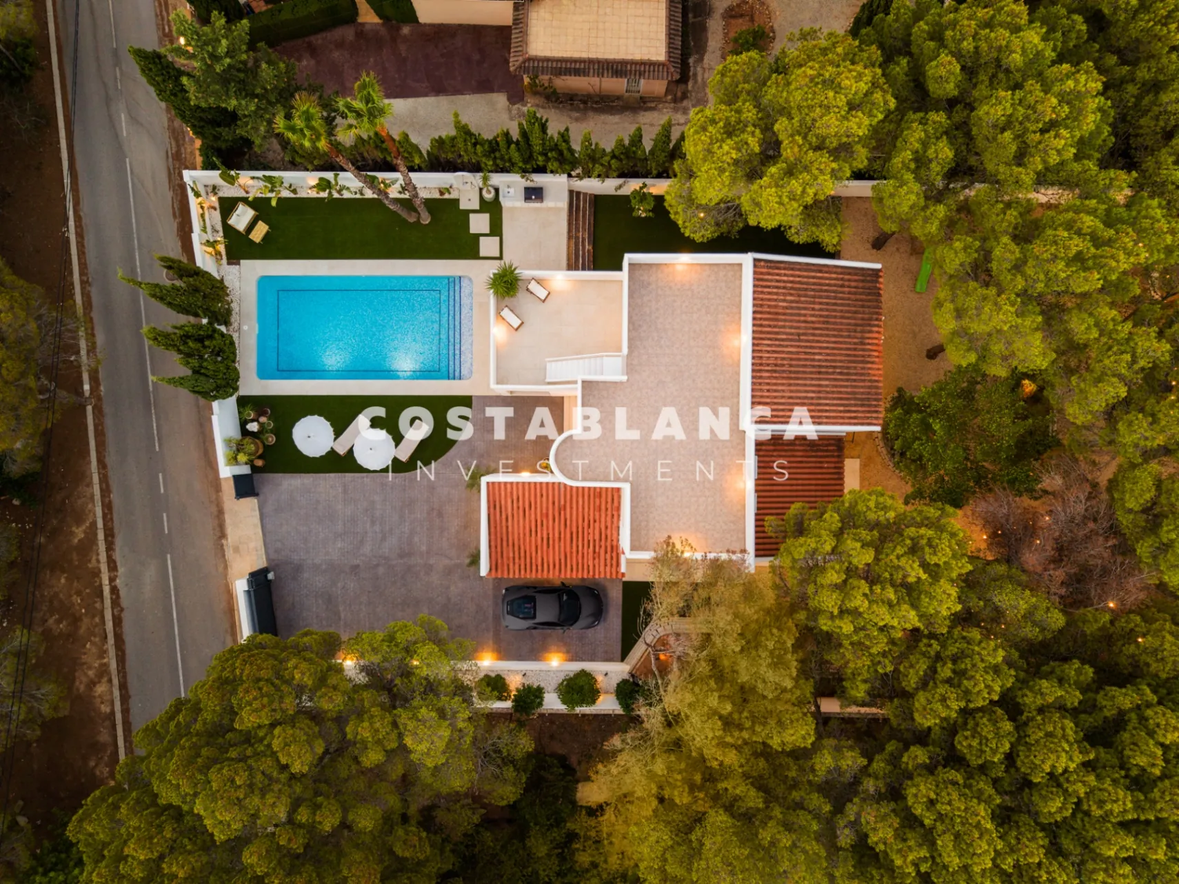 Vila modernă ibiziană cu piscină privată și terasă pe acoperiș în Altea