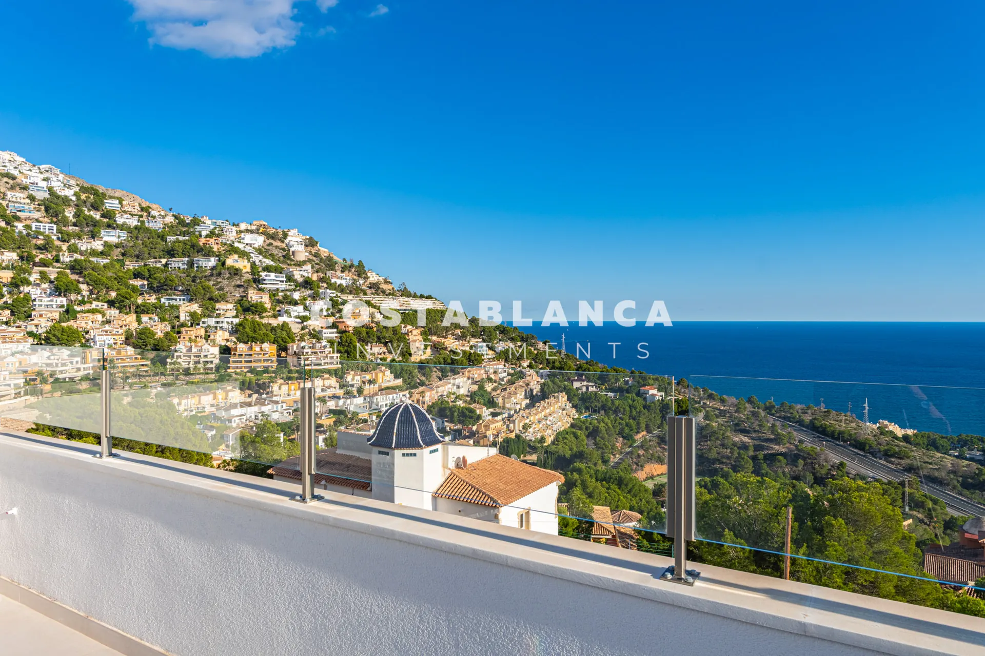 Vila de lux contemporană cu vederi panoramice la Mediterană de vânzare în Altea