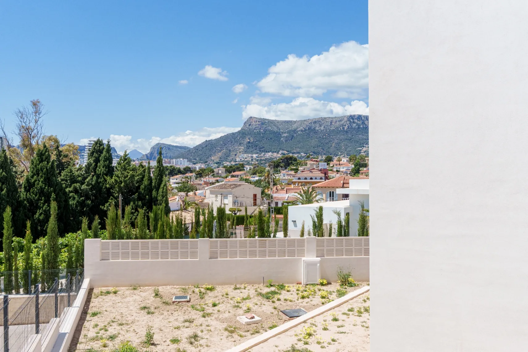 Vila Modernă Orientată Spre Sud de Vânzare în Calpe cu Vederi la Mare și la Peñón de Ifach – Nouă Construcție 2025