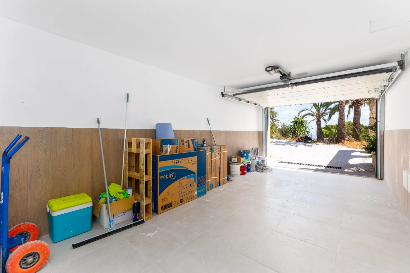 Modern and spacious villa for sale in La Nucía with large land and views.