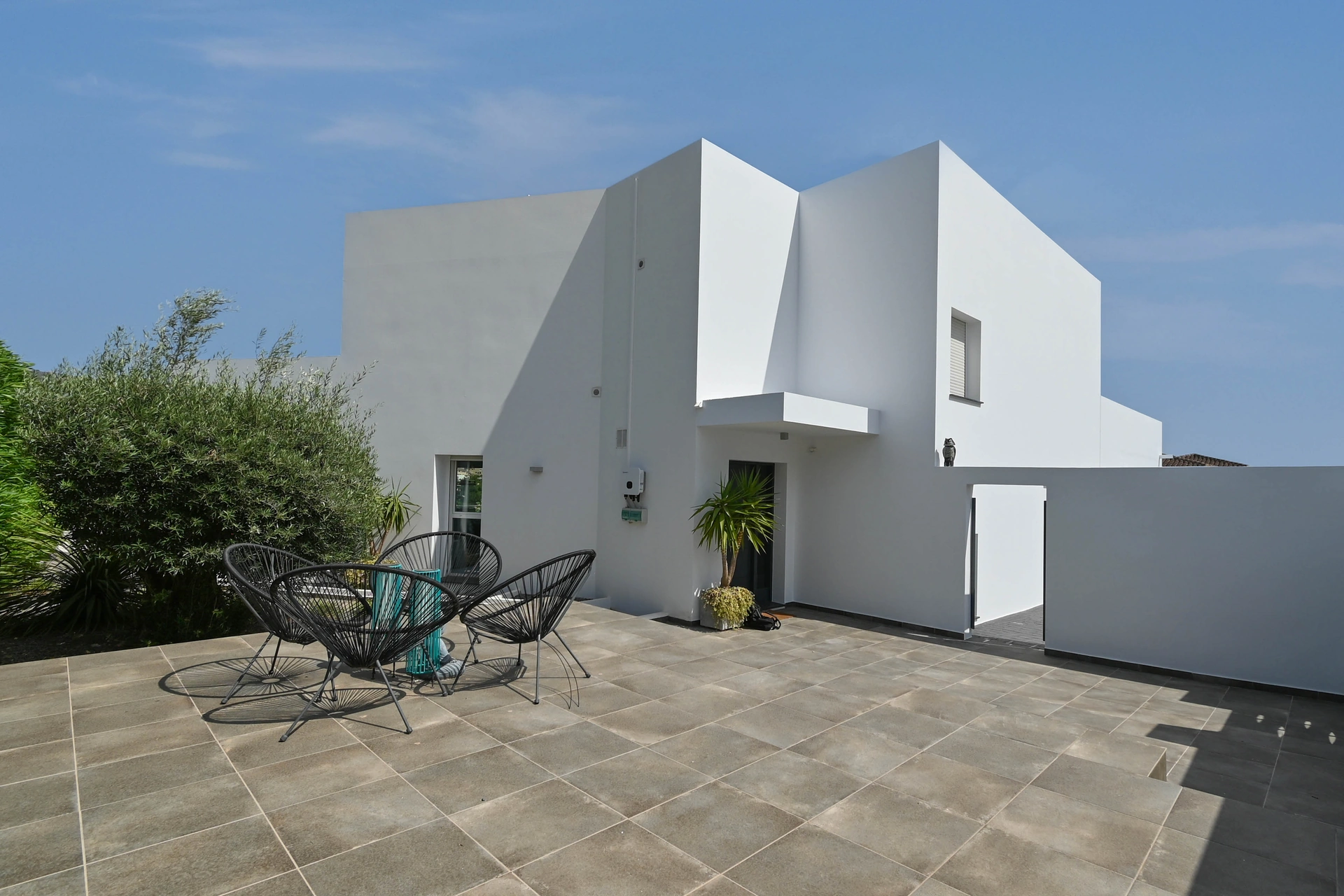 Vila contemporană cu piscină și jacuzzi de vânzare în Moraira
