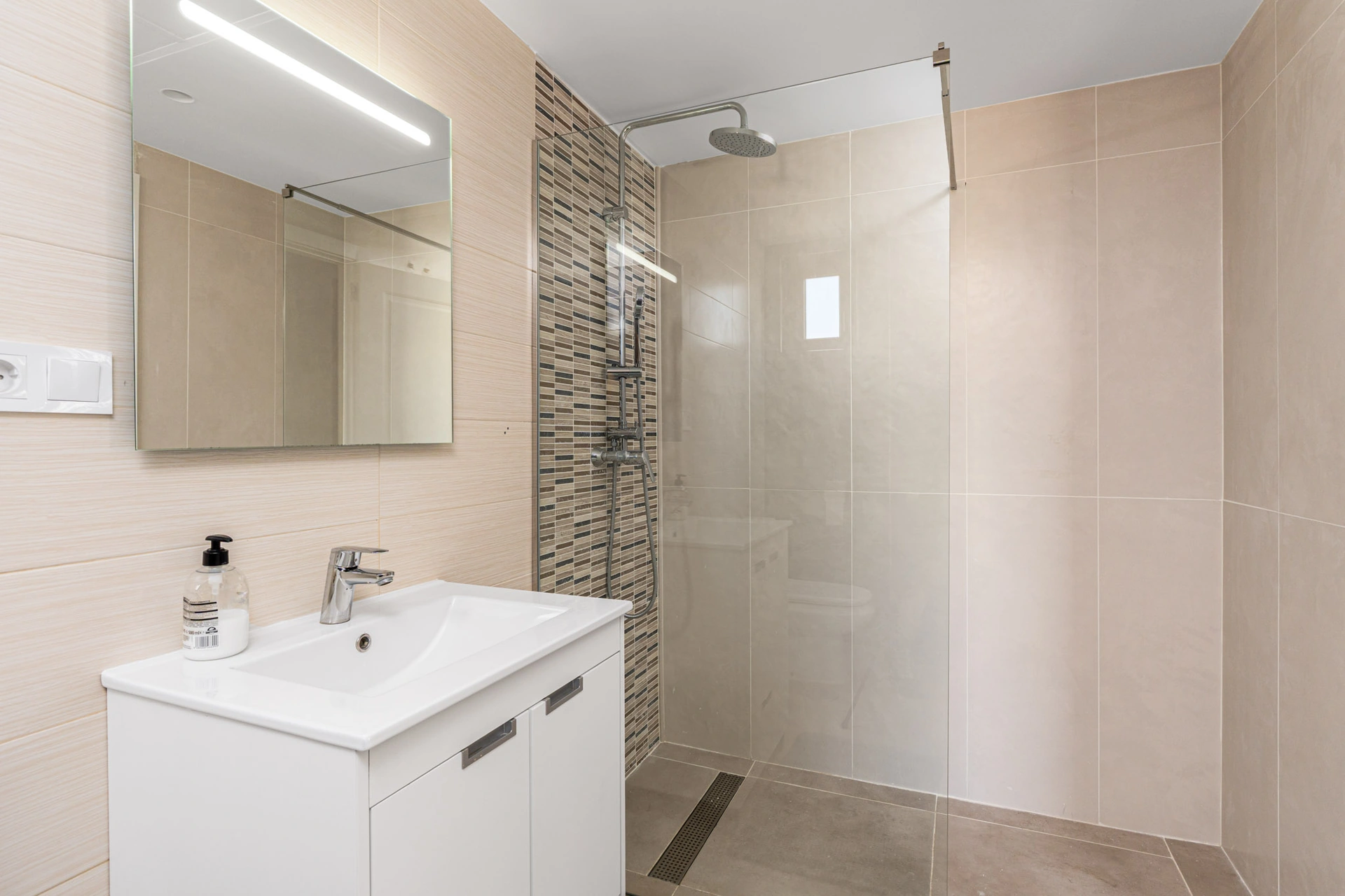 Renovated Mediterranean villa for sale with sea views in Sierra Cortina, Finestrat.