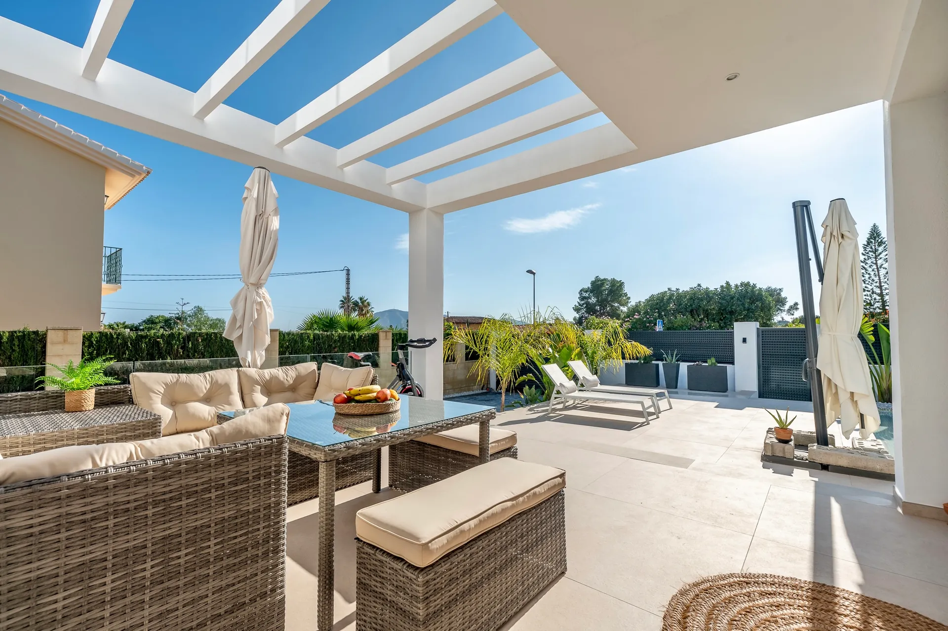 Modern new-build villa for sale in La Nucía with pool and garden.