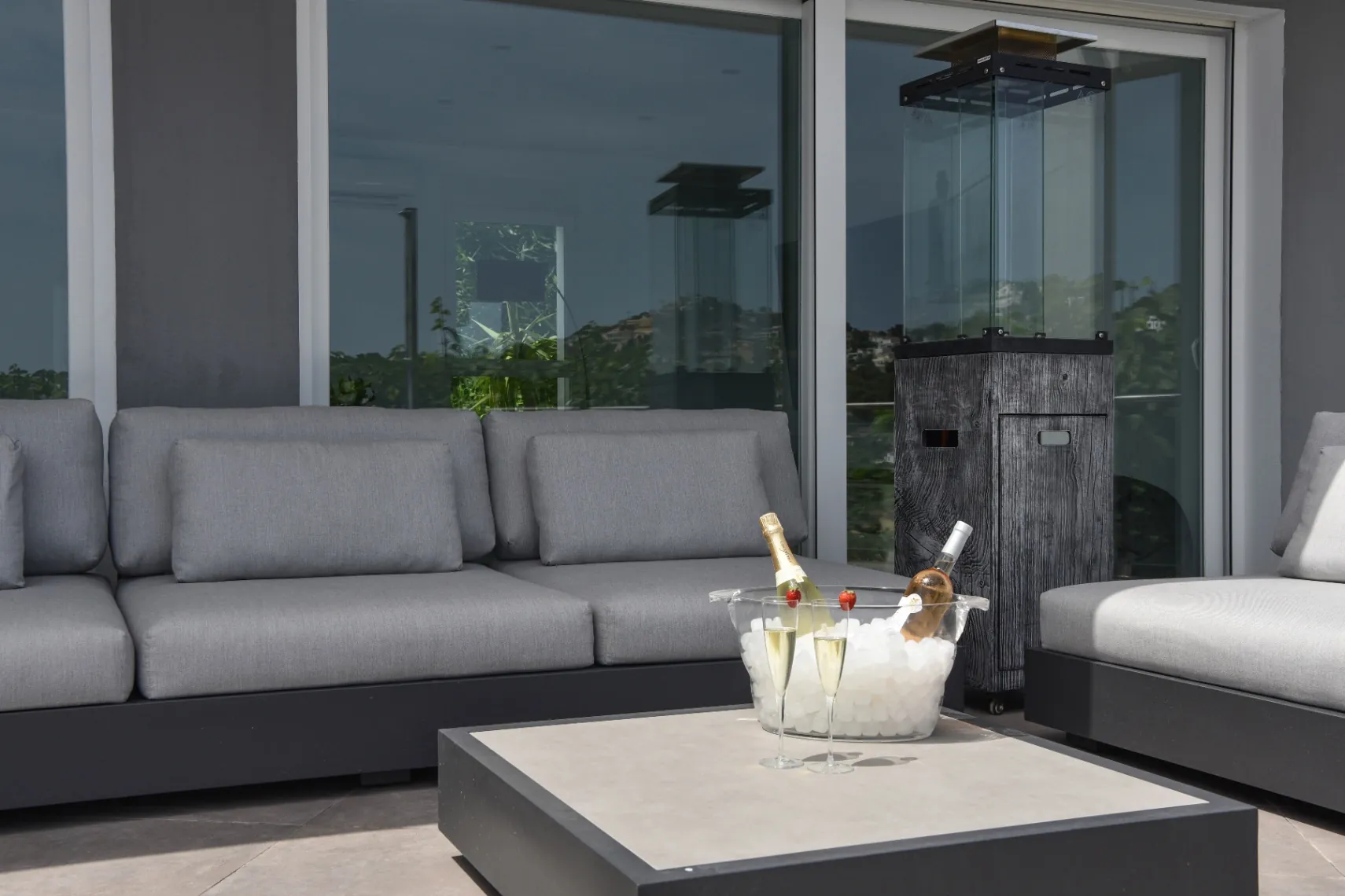 Vila contemporană cu piscină și jacuzzi de vânzare în Moraira