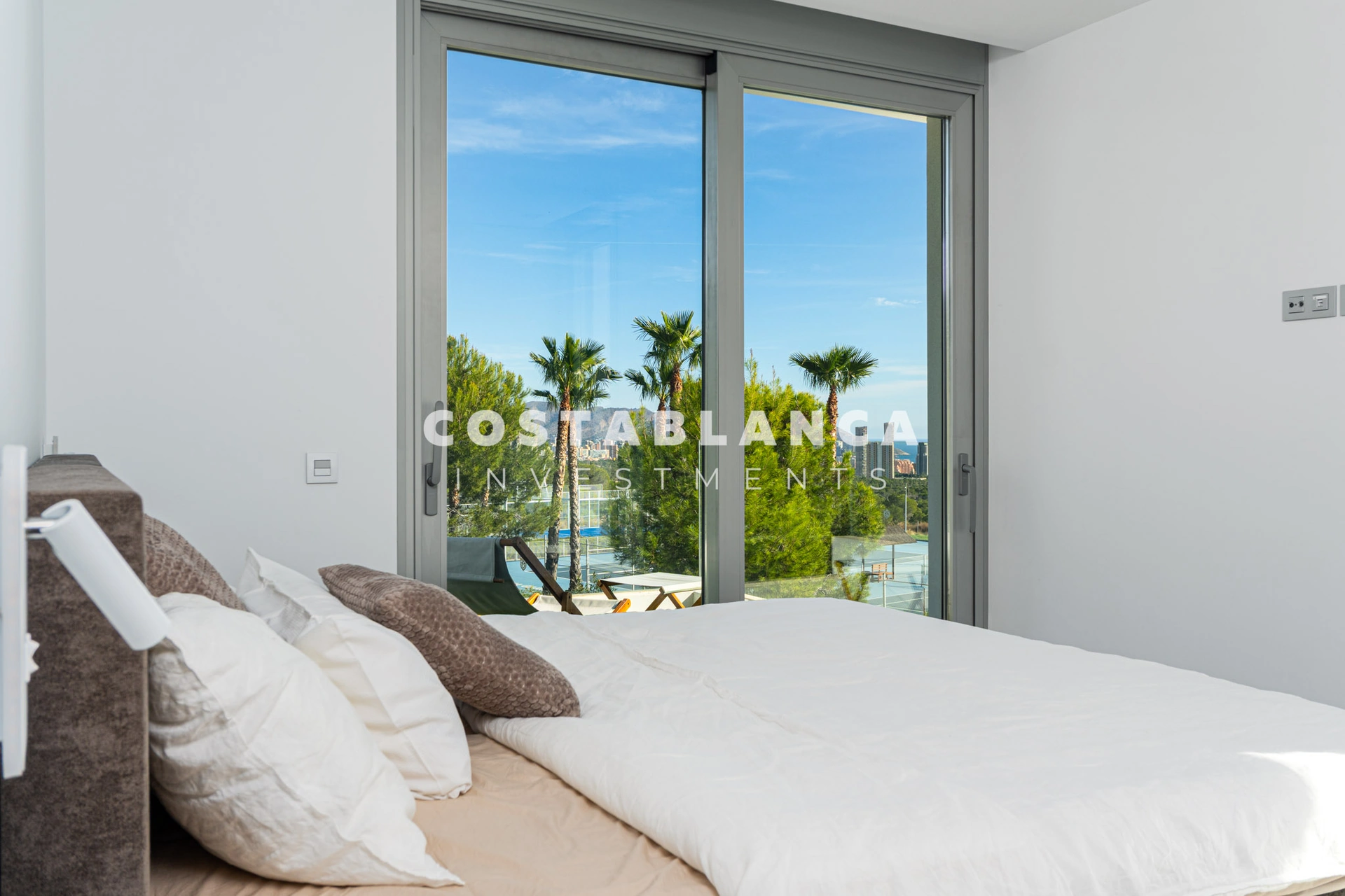 Modern Mediterranean Villa with Private Pool and High-End Finishes for Sale in Finestrat