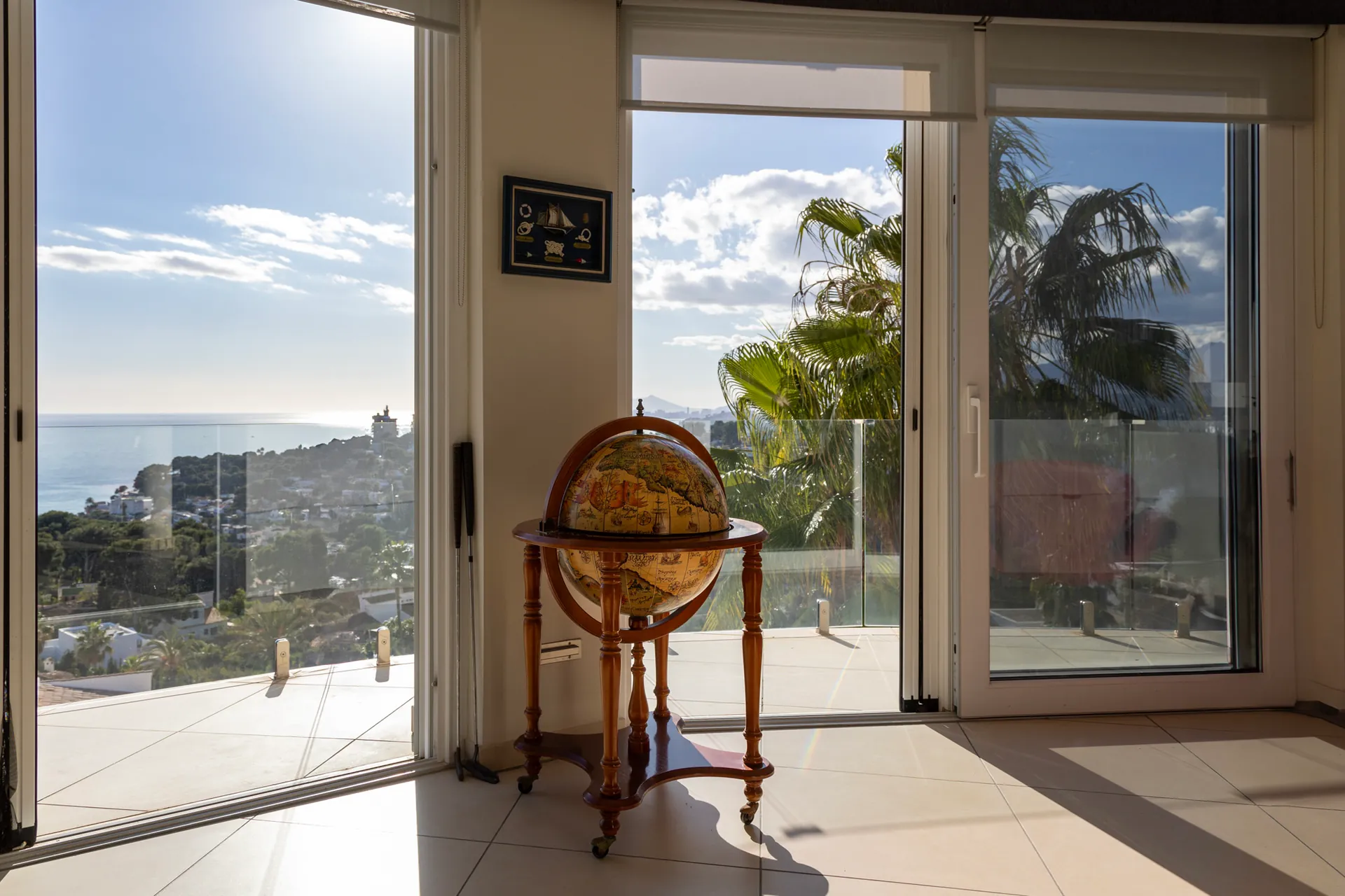 Vila de lux gata de mutat cu vederi panoramice la mare de vânzare în Moraira