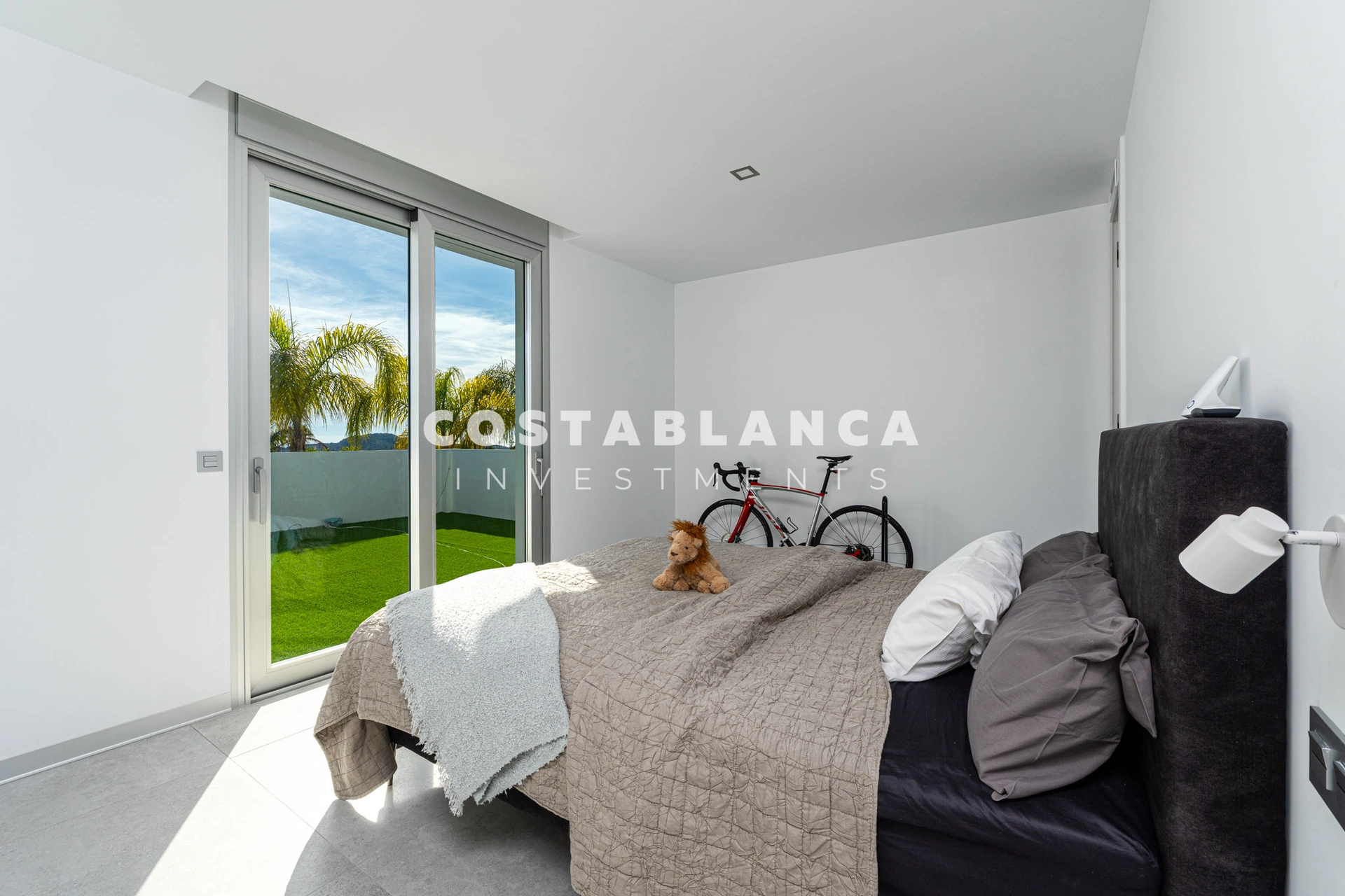 Modern Mediterranean Villa with Private Pool and High-End Finishes for Sale in Finestrat