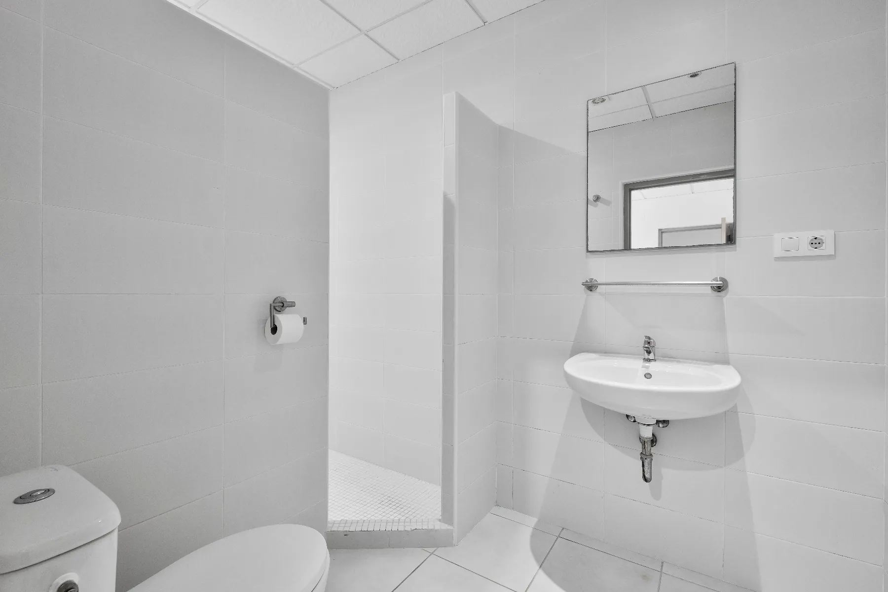 Vila spațioasă cu 10 camere de vânzare în Moraira, cu piscină privată și grădină.