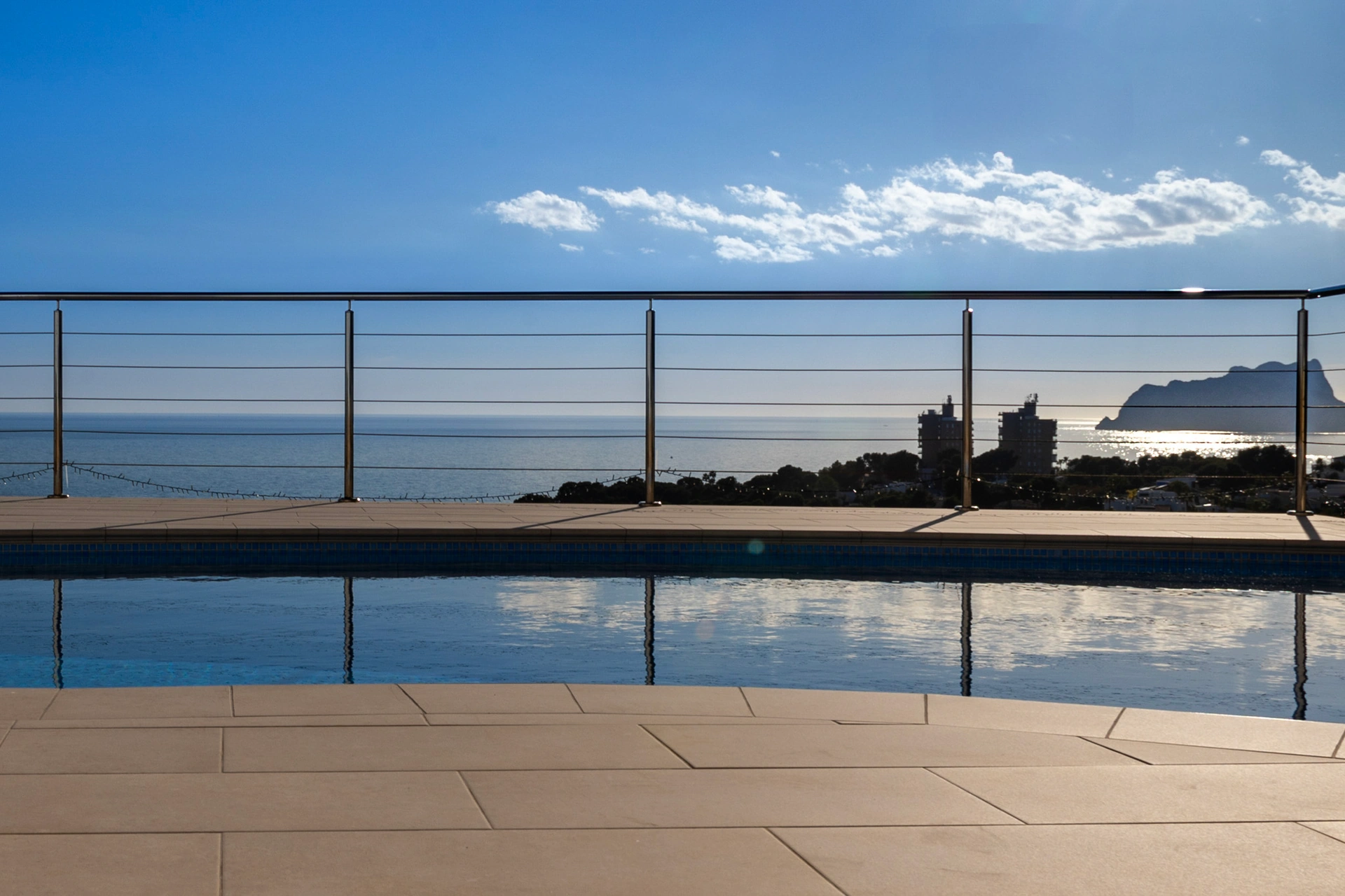 Vila de lux gata de mutat cu vederi panoramice la mare de vânzare în Moraira