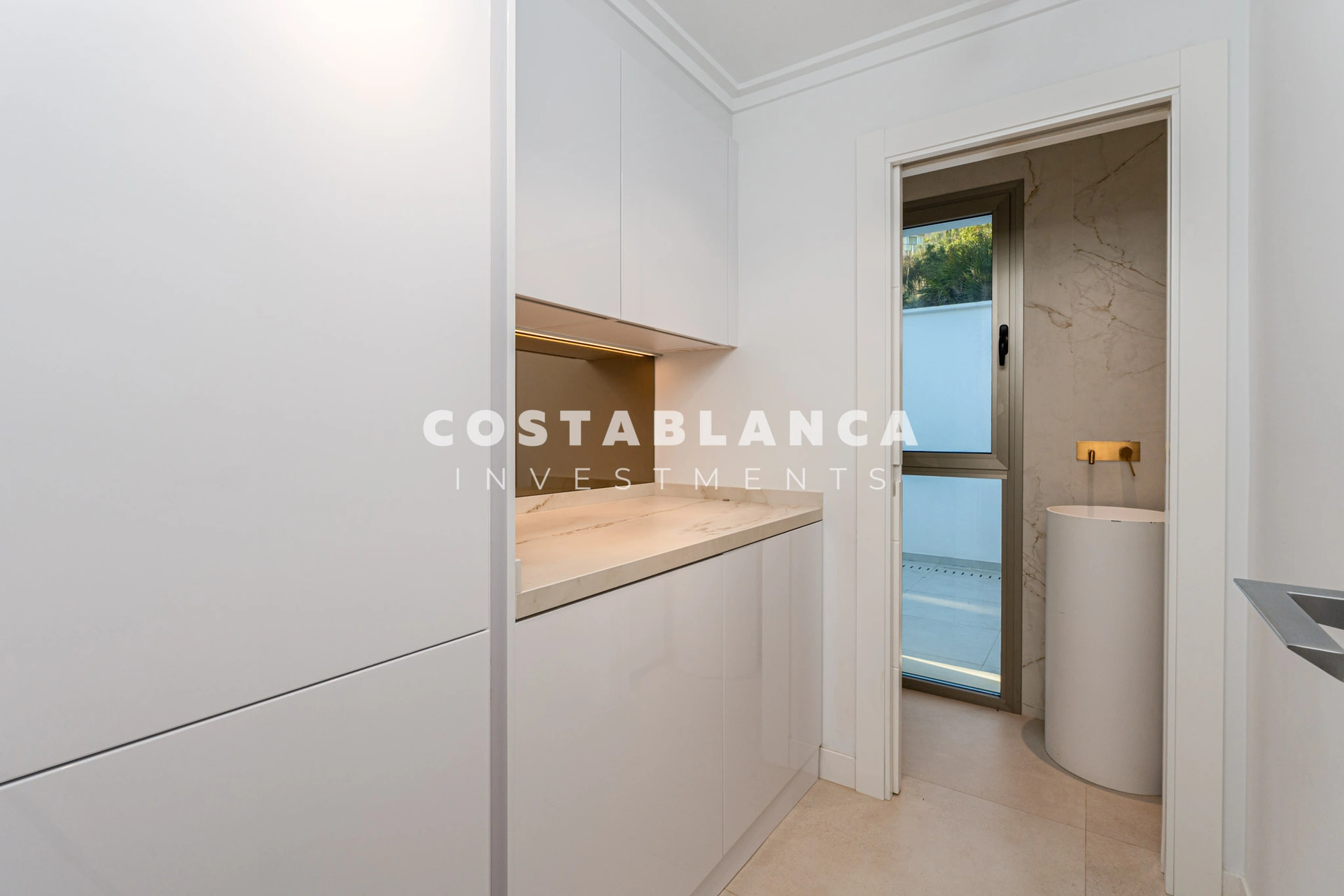 Vila de lux contemporană cu vederi panoramice la Mediterană de vânzare în Altea