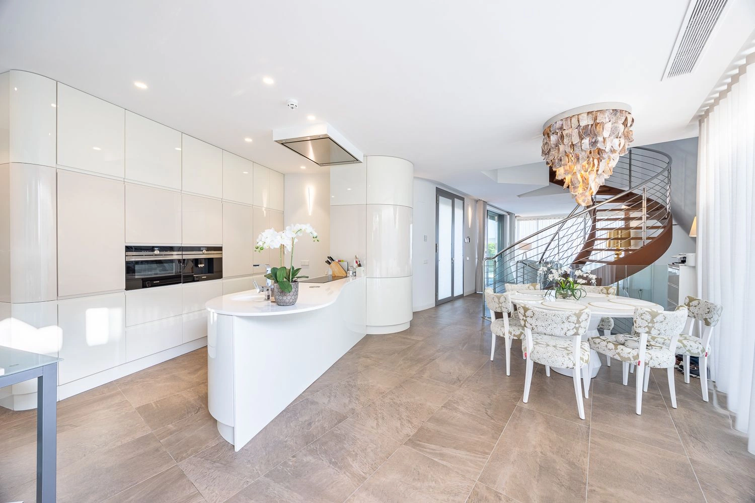 Vila cu design modern, cu vedere la mare, de vânzare în Finestrat.
