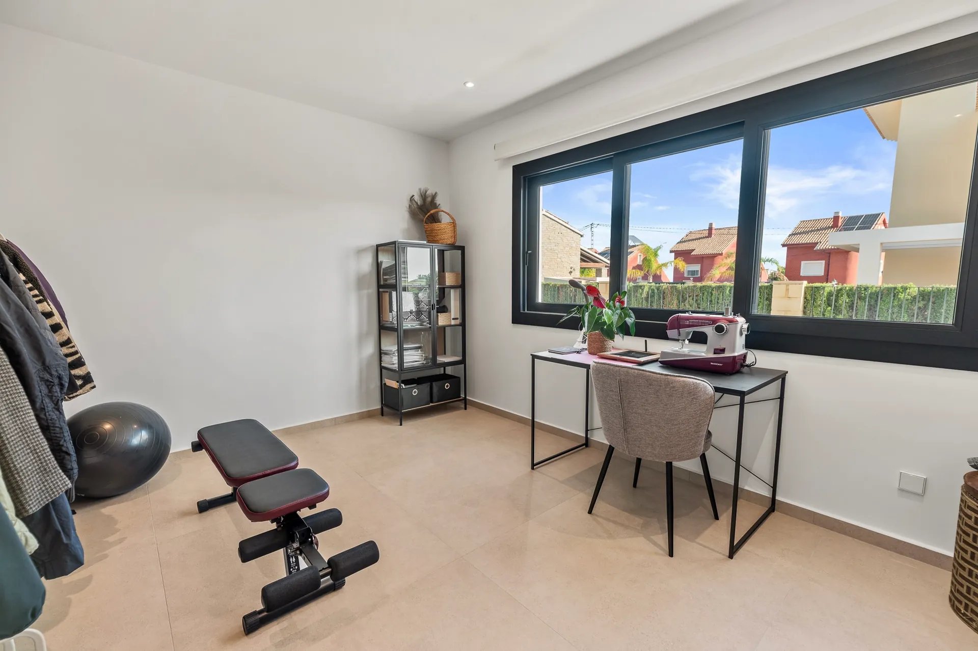 Modern new-build villa for sale in La Nucía with pool and garden.