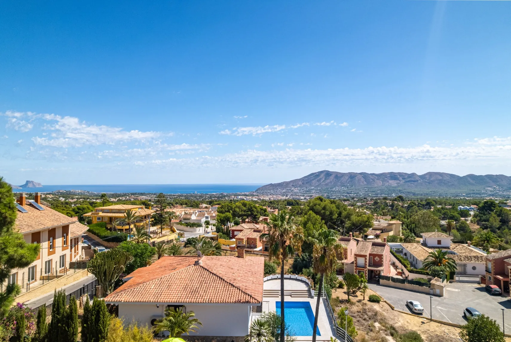 Modern and spacious villa for sale in La Nucía with large land and views.