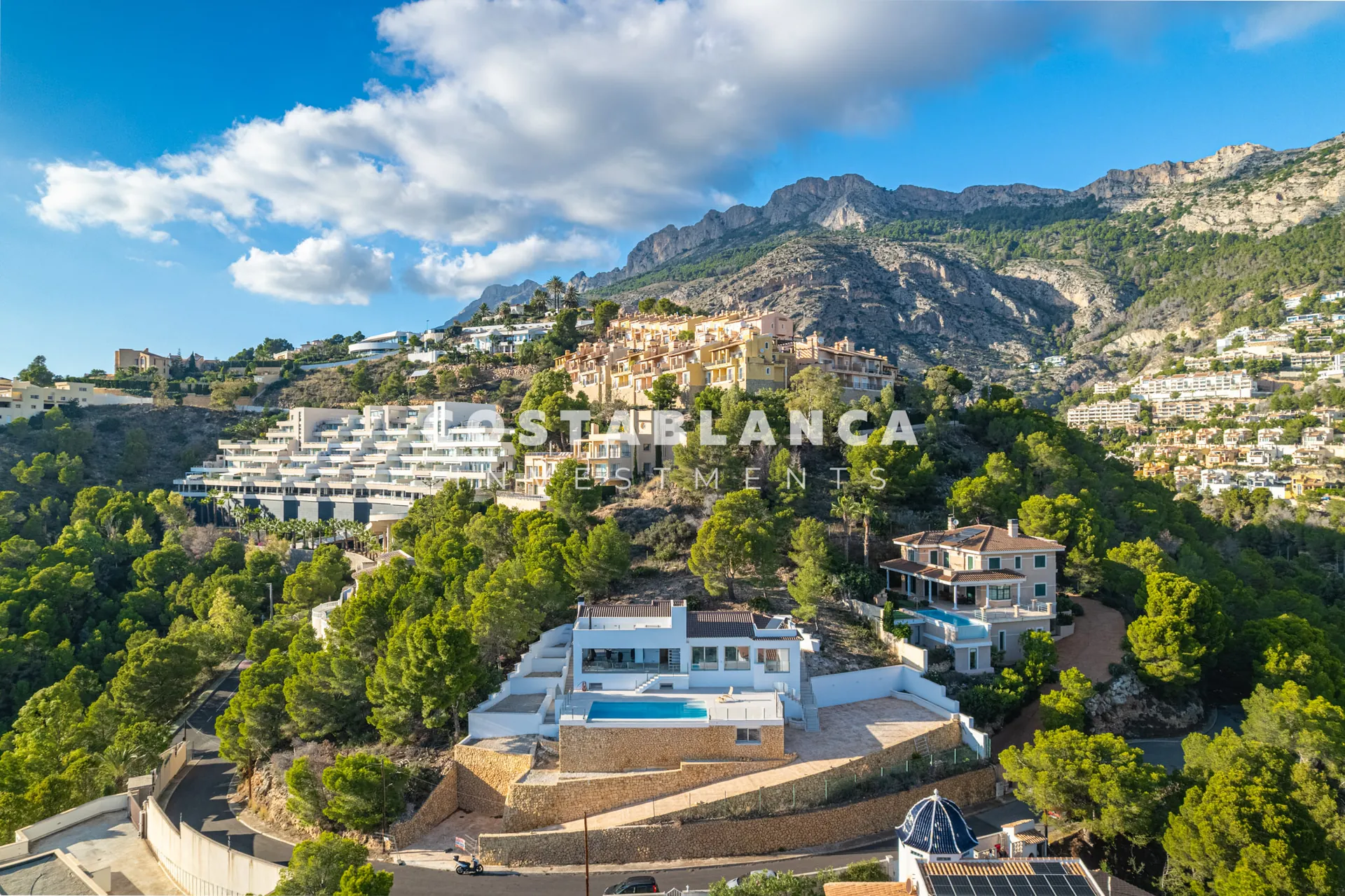 Vila de lux contemporană cu vederi panoramice la Mediterană de vânzare în Altea