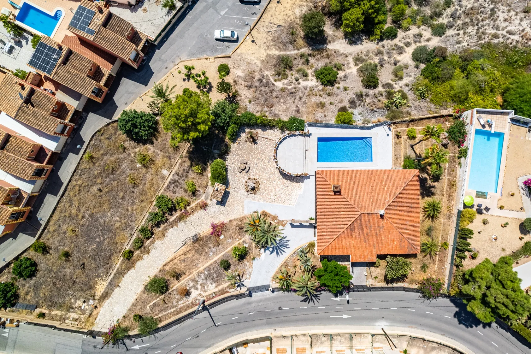 Modern and spacious villa for sale in La Nucía with large land and views.